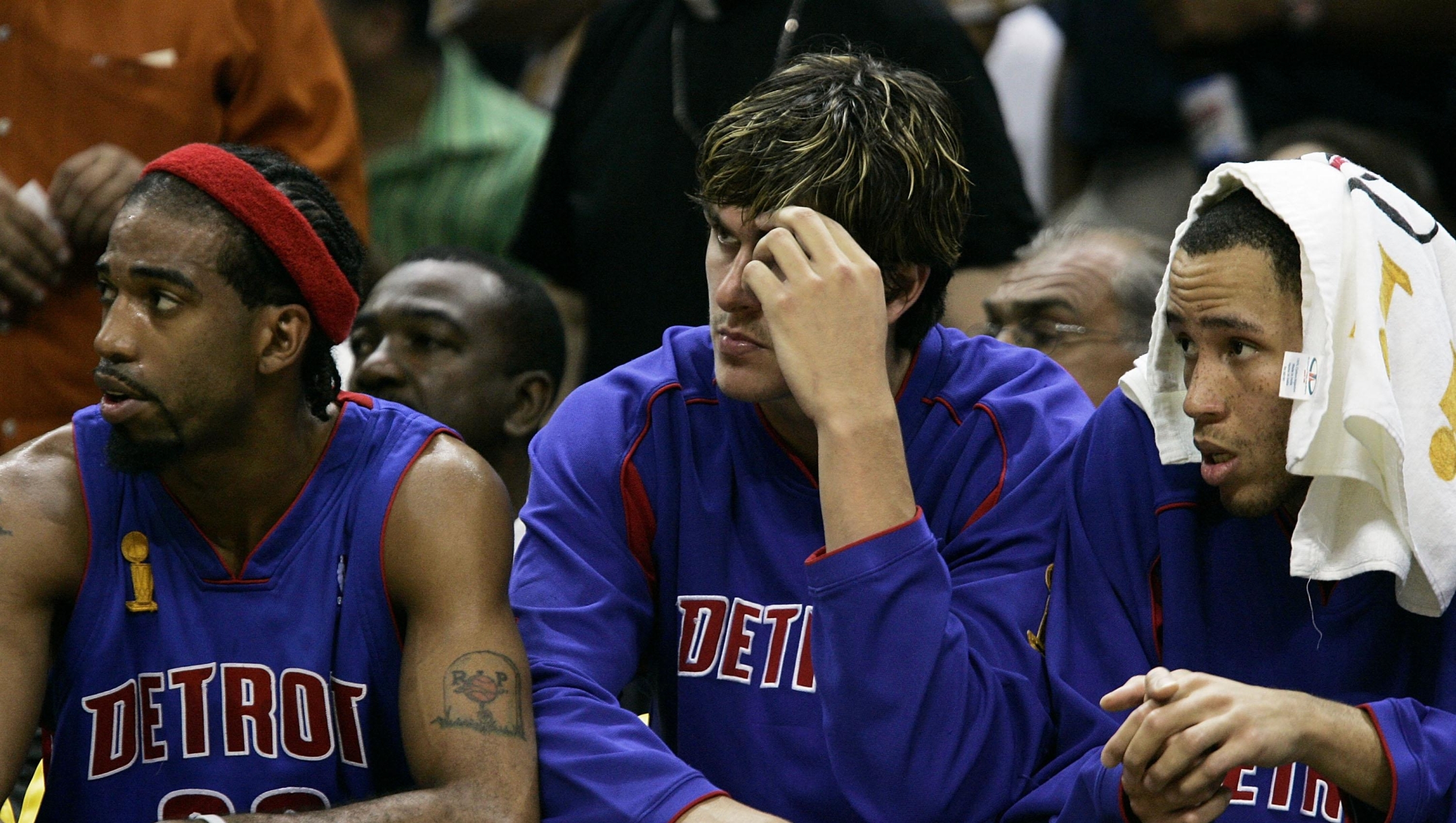 SAN ANTONIO - JUNE 12: (L to R) Richard Hamilton #32, Darko Milicic #31 and Teyshaun Prince #22 of the Detroit Pistons watch the game in the second quarter from the bench against the San Antonio Spurs in Game two of the 2005 NBA Finals on June 12, 2005 at SBC Center in San Antonio, Texas. NOTE TO USER: User expressly acknowledges and agrees that, by downloading and or using this photograph, User is consenting to the terms and conditions of the Getty Images License Agreement. (Photo by Brian Bahr/Getty Images) *** Local Caption *** Richard Hamilton;Darko Milicic;Teyshaun Prince (Photo by BRIAN BAHR / Getty Images North America / Getty Images via AFP)