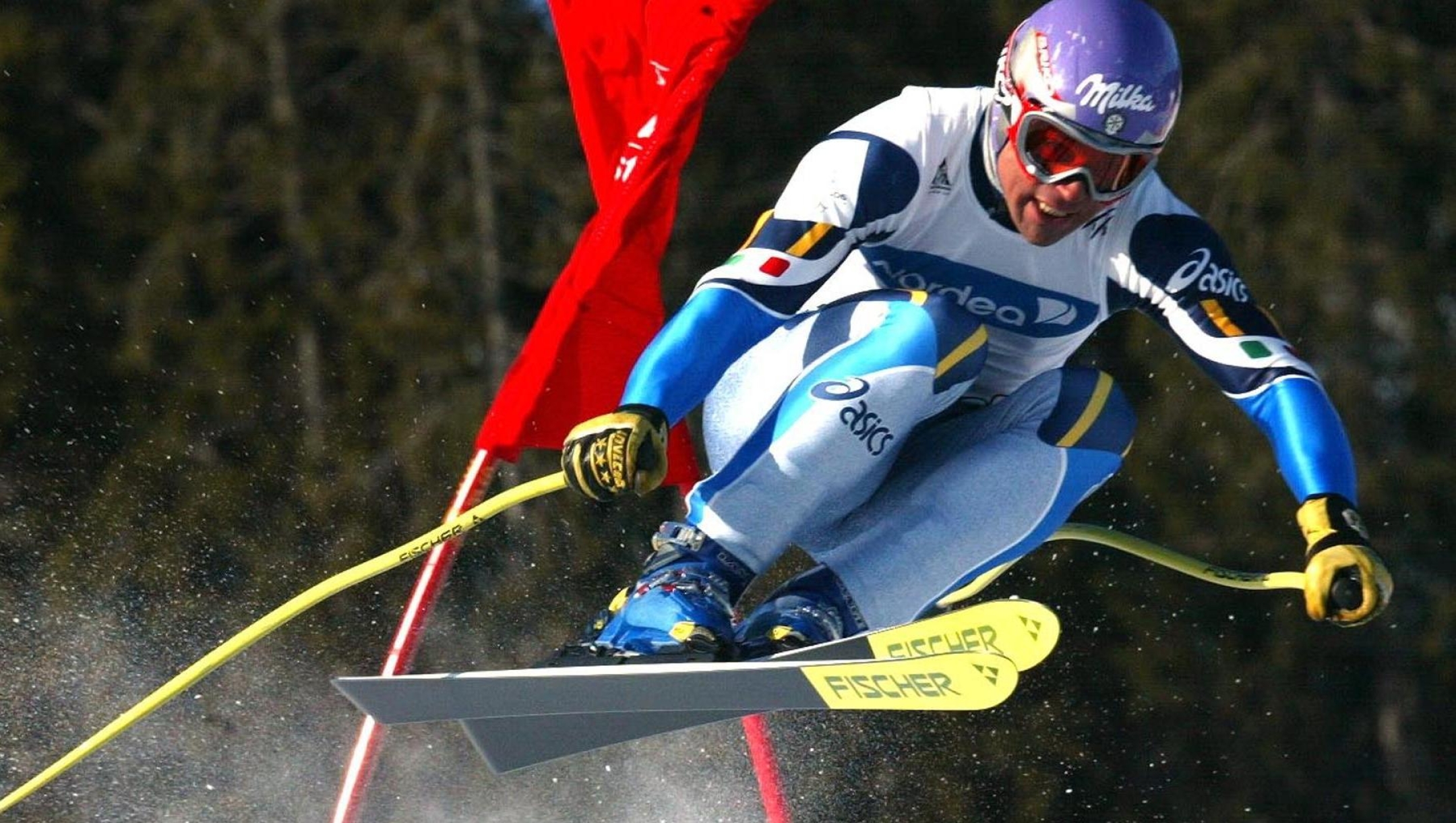 SCANDINAVIA OUT - 20020302 - KVITFJELL, NORWAY - SPR: SCI: CDM; GHEDINA, ZAMPATA D' ORGOGLIO IN NORVEGIA.    Italy's Kristian Ghedina flies past a gate to claim joint third place with Switzerland's Franco Cavegn at the men's World Cup downhill in Kvitfjell 02 March 2002. The event was won by Austria's Hannes Trinkl.
   ANSA / ERIK BERGLUND / PAL