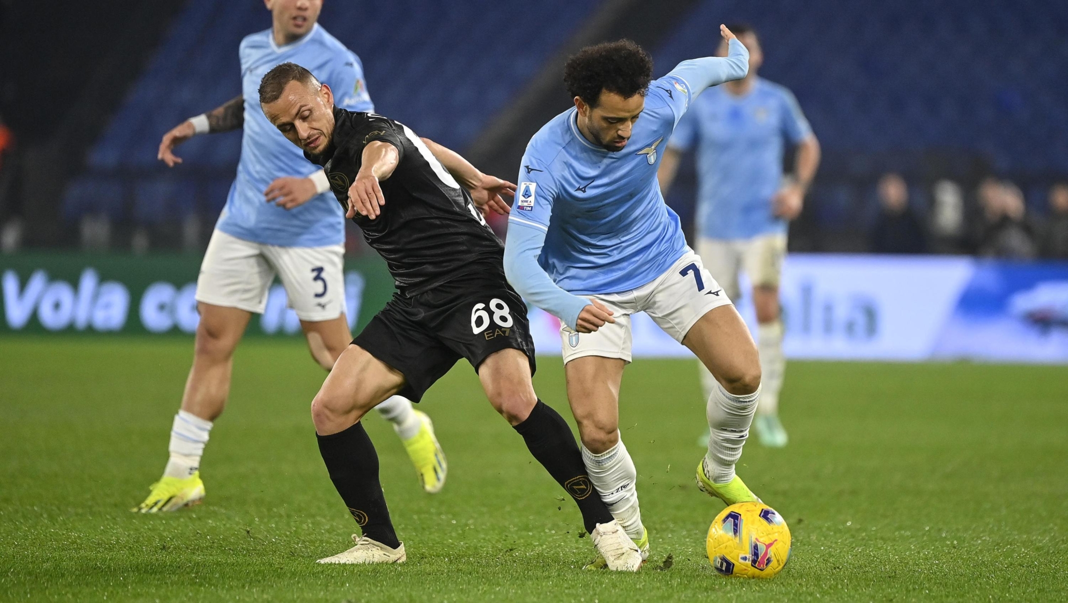 Lazio's Felipe Anderson (R).in action against Napoli's Stanislav Lobotka (L) during the Serie A soccer match between SS Lazio and SSC Napoli at the Olimpico stadium in Rome, Italy, 28 January 2024. ANSA/RICCARDO ANTIMIANI