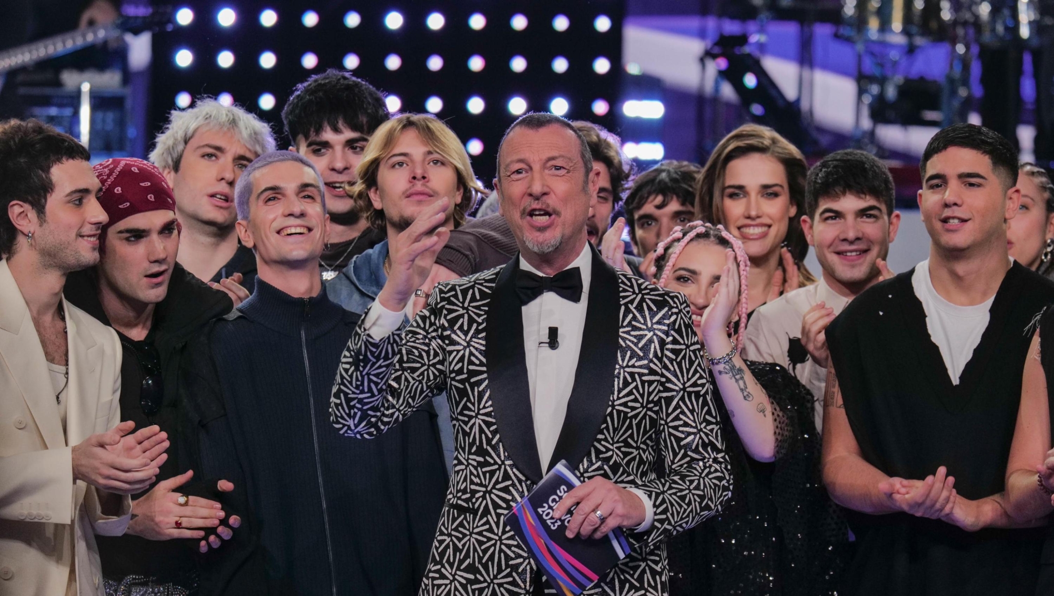 Amadeus durante la serata finale di Sanremo Giovani presso il teatro del casinò di Sanremo, 19 dicembre 2023. ANSA/RICCARDO DALLE LUCHE