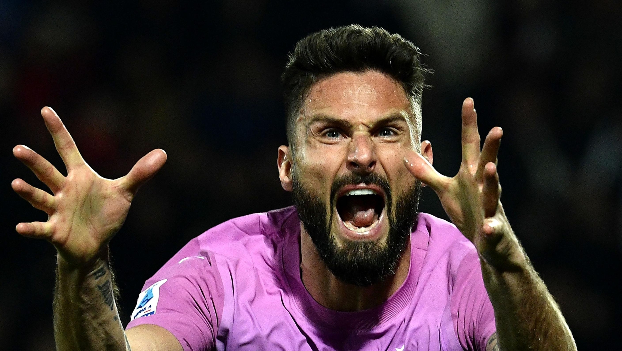 TOPSHOT - AC Milan French forward #09 Olivier Giroud celebrates after scoring a goal during the Italian Serie A football match between Frosinone and AC Milan at the Benito-Stirpe stadium in Frosinone on Febuary 3, 2024. (Photo by Filippo MONTEFORTE / AFP)