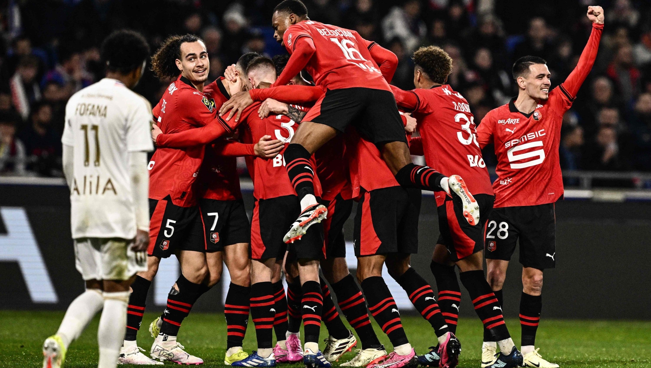 Rennes players celebrate team's third goal during the French L1 football match between Olympique Lyonnais (OL) and Stade Rennais at the Groupama Stadium in Decines-Charpieu, centraleastern France on January 26, 2024. (Photo by JEFF PACHOUD / AFP)