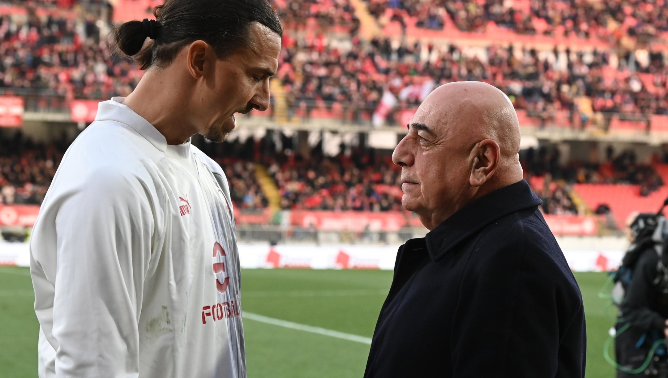 MONZA, ITALY - FEBRUARY 18:  Zlatan Ibrahimovic of AC Milan and Adriano Galliani before the Serie A match between AC Monza and AC Milan at Stadio Brianteo on February 18, 2023 in Monza, Italy. (Photo by Claudio Villa/AC Milan via Getty Images)