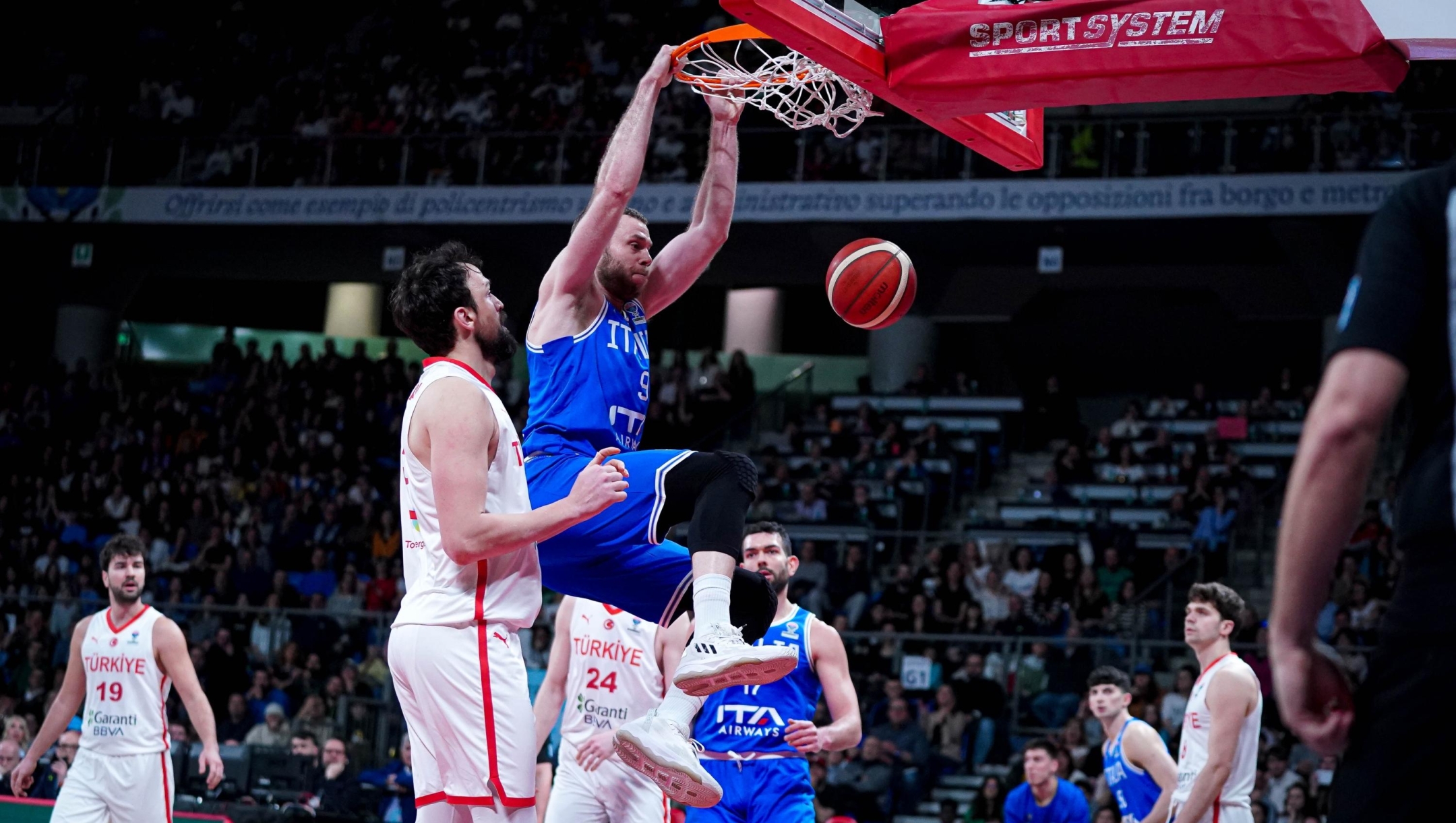 Nicolo Melli
Italia Italy - Turchia Turkiye
FIBA EuroBasket 2025 Qualifiers
FIP 2024
Pesaro, 22/02/2024
Foto S. Ponticelli/ Ciamillo-Castoria