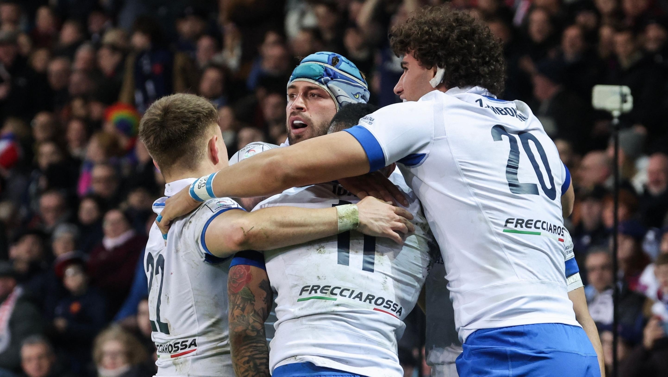 Italy's players celebrate after scoring a try during the Six Nations rugby union international match between France and Italy at Stade Pierre Mauroy in Villeneuve-d'Ascq, near Lille, northern France, on February 25, 2024. (Photo by Denis Charlet / AFP)