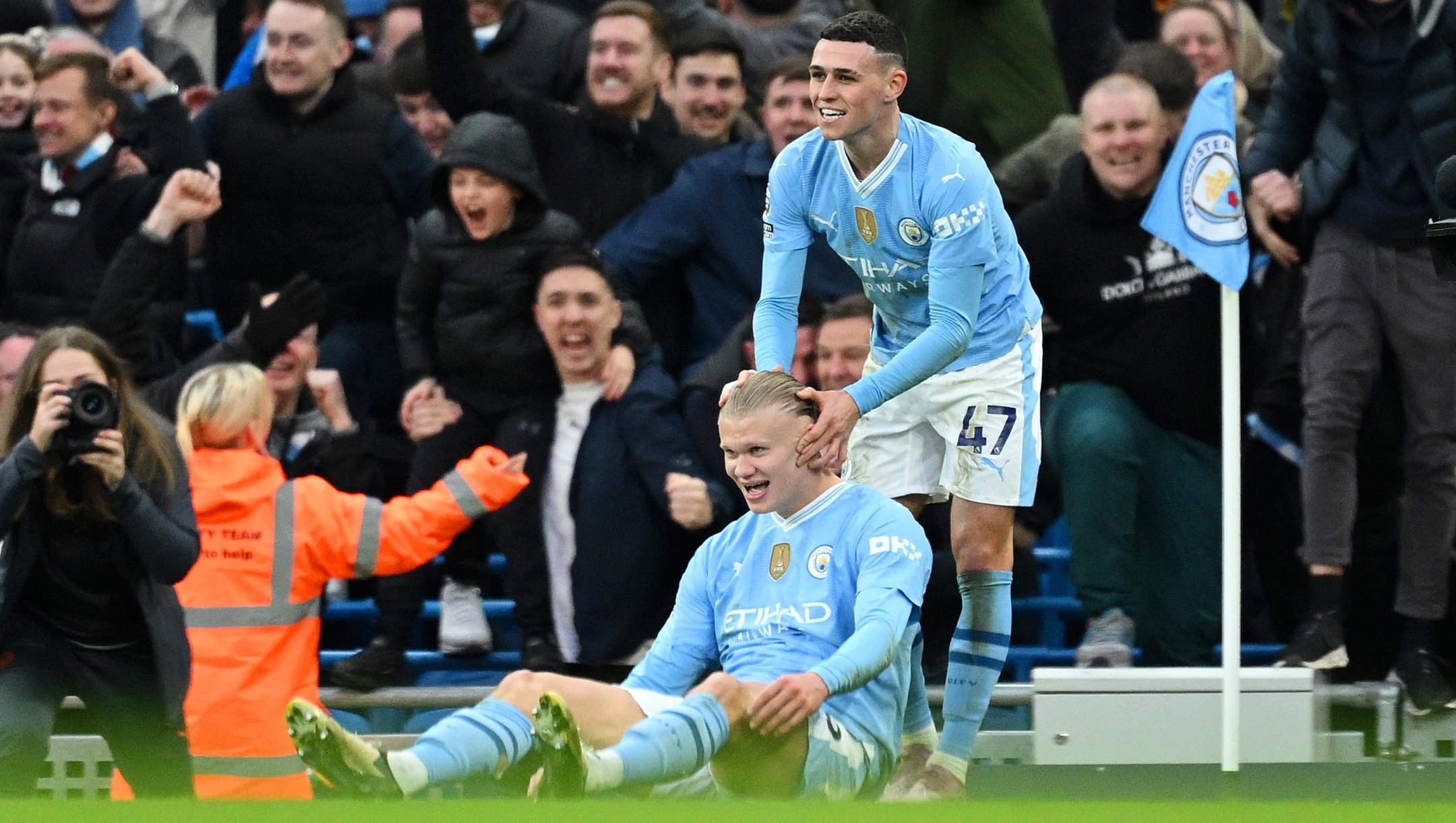 MANCHESTER, ENGLAND - MARCH 03: Erling Haaland of Manchester City celebrates with Phil Foden of Manchester City after scoring his team's third goal during the Premier League match between Manchester City and Manchester United at Etihad Stadium on March 03, 2024 in Manchester, England. (Photo by Michael Regan/Getty Images)