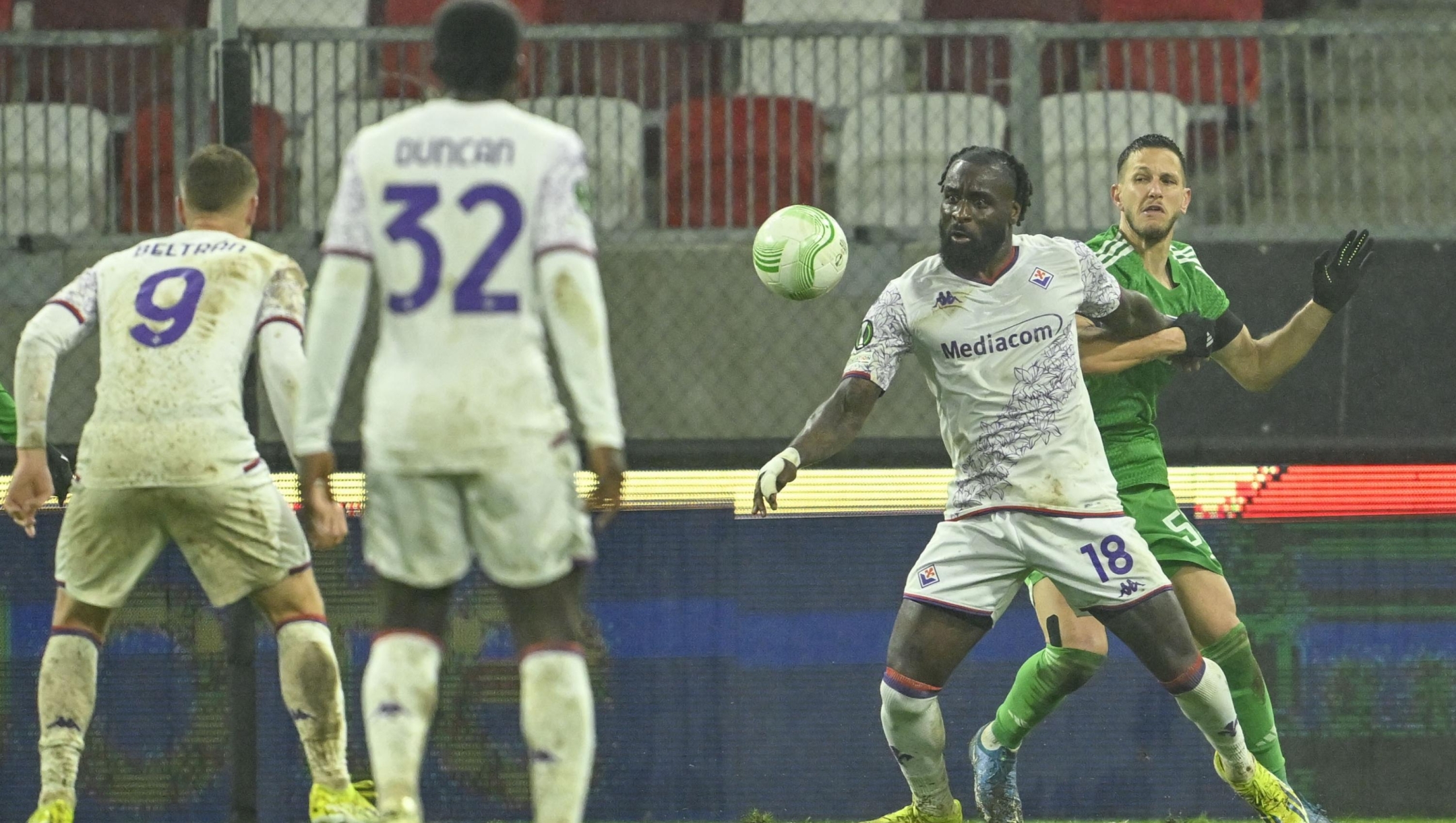 Fiorentina's M'Bala Nzola, front right, duels for the ball with Maccabi Haifa's Rami Gershon during the Europa Conference League round of 16 first leg soccer match between Maccabi Haifa and Fiorentina at the Boszik Arena in Budapest, Thursday, March 7, 2024. (AP Photo/Denes Erdos)