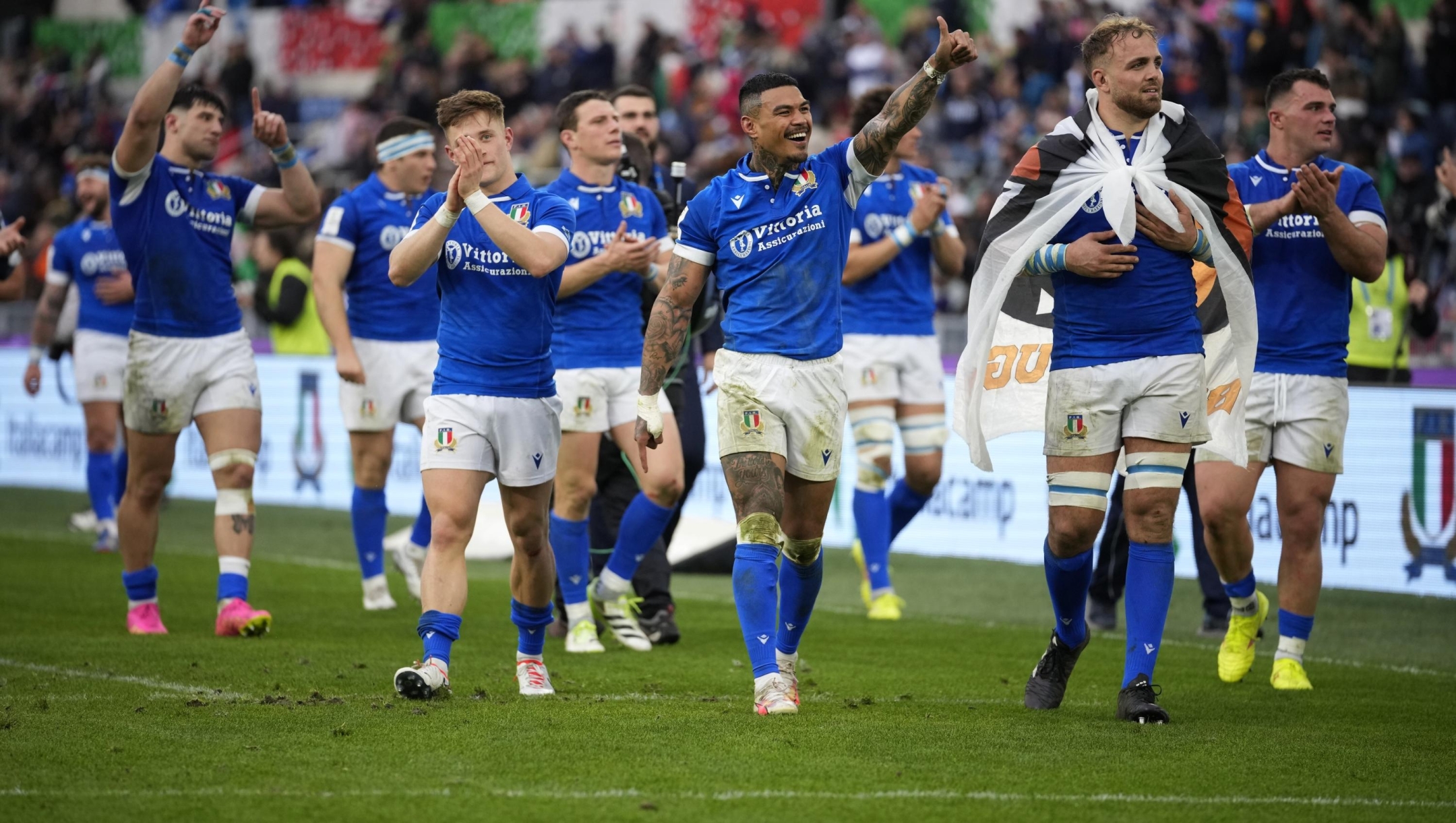 Italy's players celebrate at the end of the Six Nations rugby union international match between Italy and Scotland, at Rome's Olympic Stadium, Saturday, March 9, 2024. Italy beat Scotland by 31-29. (AP Photo/Andrew Medichini)