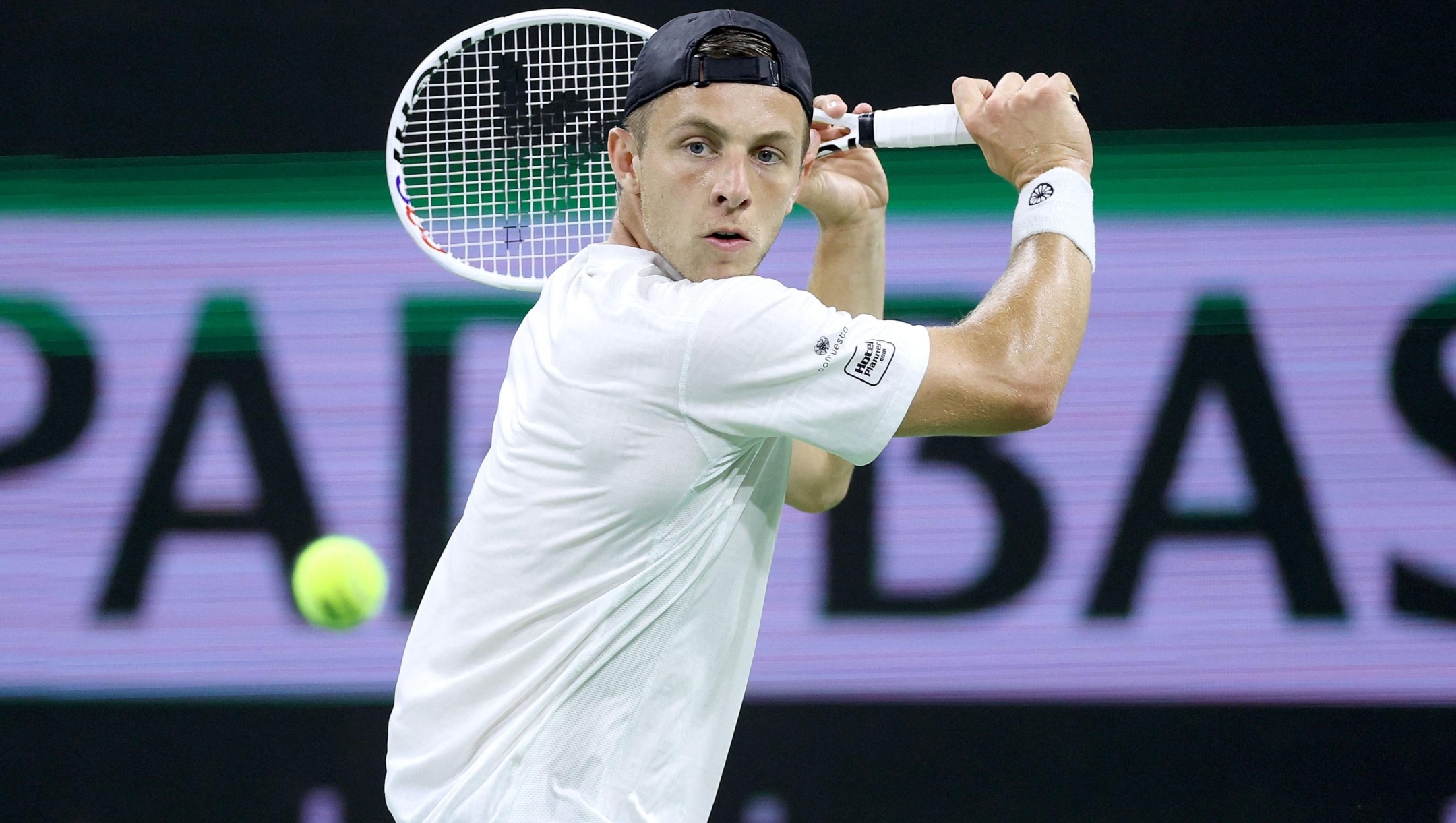 INDIAN WELLS, CALIFORNIA - MARCH 10: Tallon Griekspoor of Netherlands returns a shot to Alexander Zverev of Germany during the BNP Paribas Open at Indian Wells Tennis Garden on March 10, 2024 in Indian Wells, California.   Matthew Stockman/Getty Images/AFP (Photo by MATTHEW STOCKMAN / GETTY IMAGES NORTH AMERICA / Getty Images via AFP)