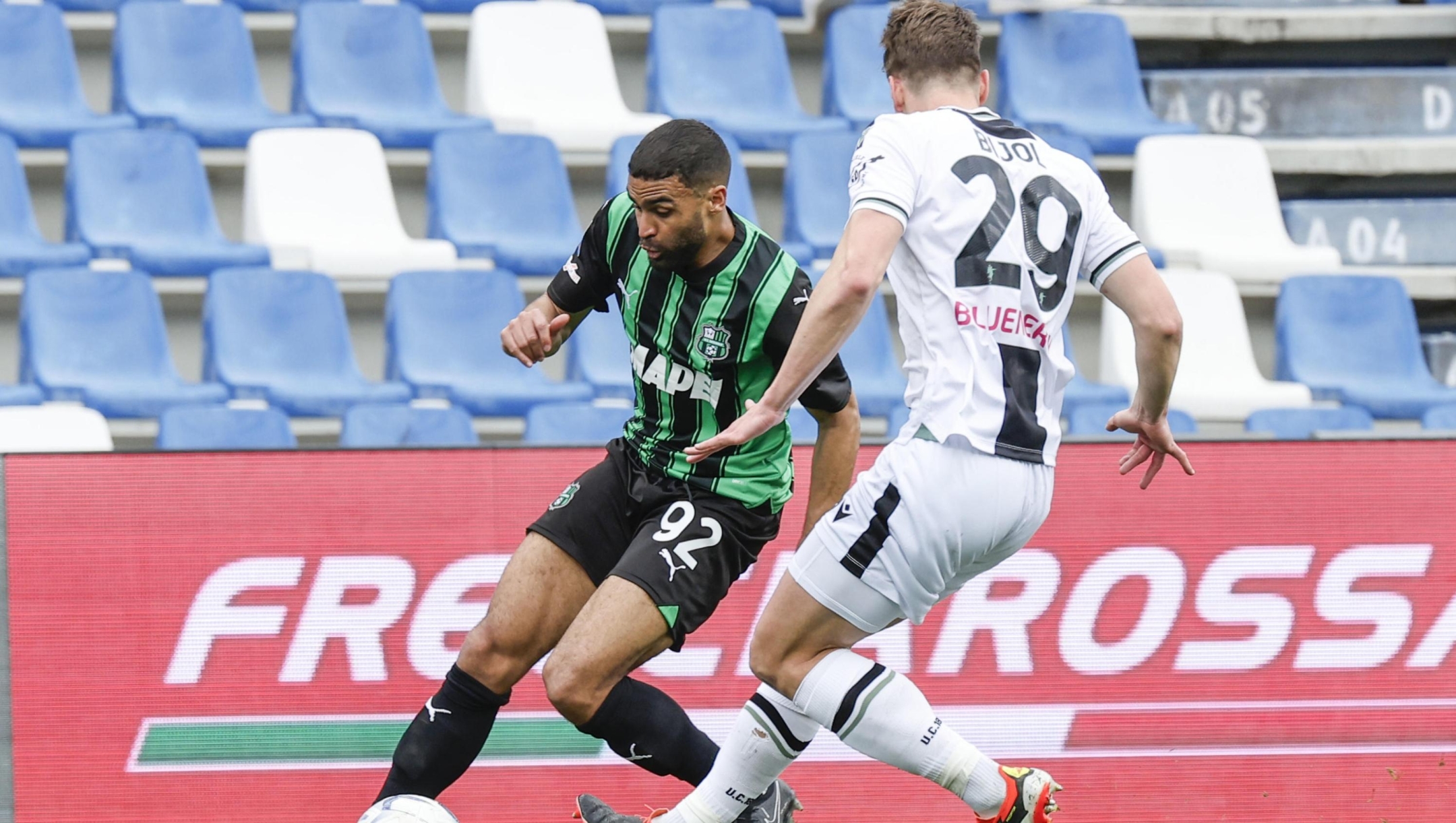 Sassuolo's   Gregoire Defrel     (L) and Udineses  Jake Bijol   (R) in action during the Italian Serie A soccer match US Sassuolo vs Udinese Calcio at Mapei Stadium in Reggio Emilia, Italy, 1 April 2024. ANSA / SERENA CAMPANINI