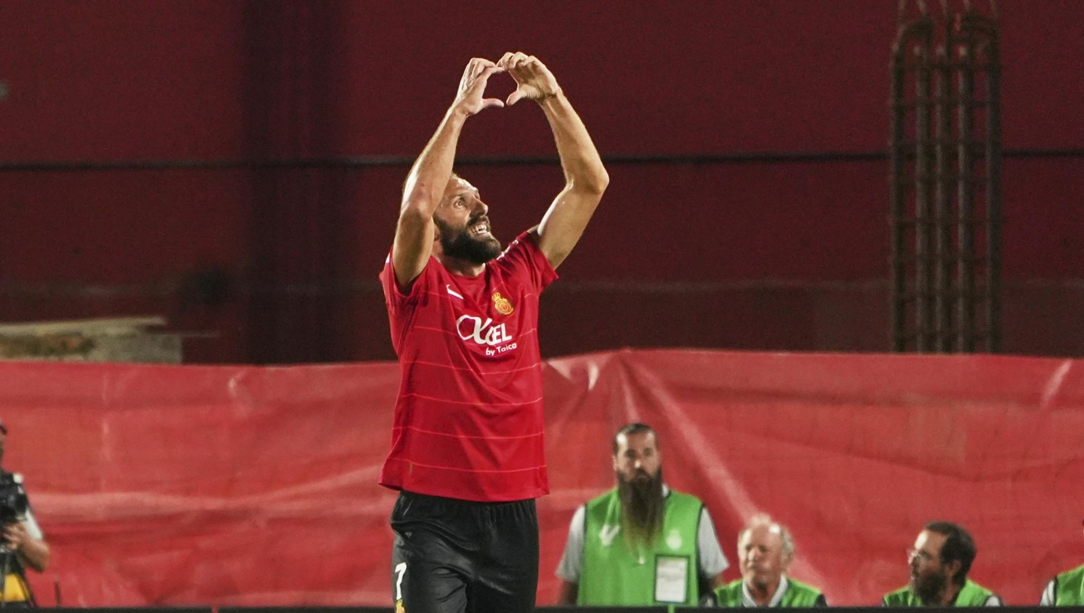 MALLORCA, SPAIN - SEPTEMBER 26: Vedat Muriqi of RCD Mallorca celebrates scoring his team´s first goal during the LaLiga EA Sports match between RCD Mallorca and FC Barcelona at Estadi de Son Moix on September 26, 2023 in Mallorca, Spain. (Photo by Rafa Babot/Getty Images)