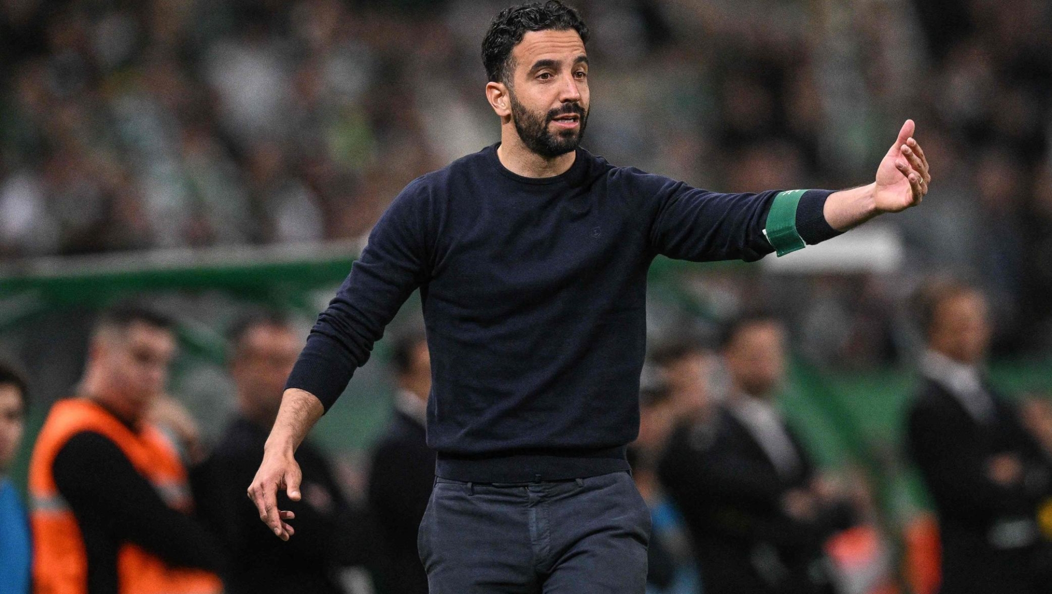 Sporting's coach Ruben Amorim gestures during the Portuguese League football match between Sporting CP and SL Benfica at the Jose Alvalade stadium in Lisbon on April 6, 2024. (Photo by PATRICIA DE MELO MOREIRA / AFP)