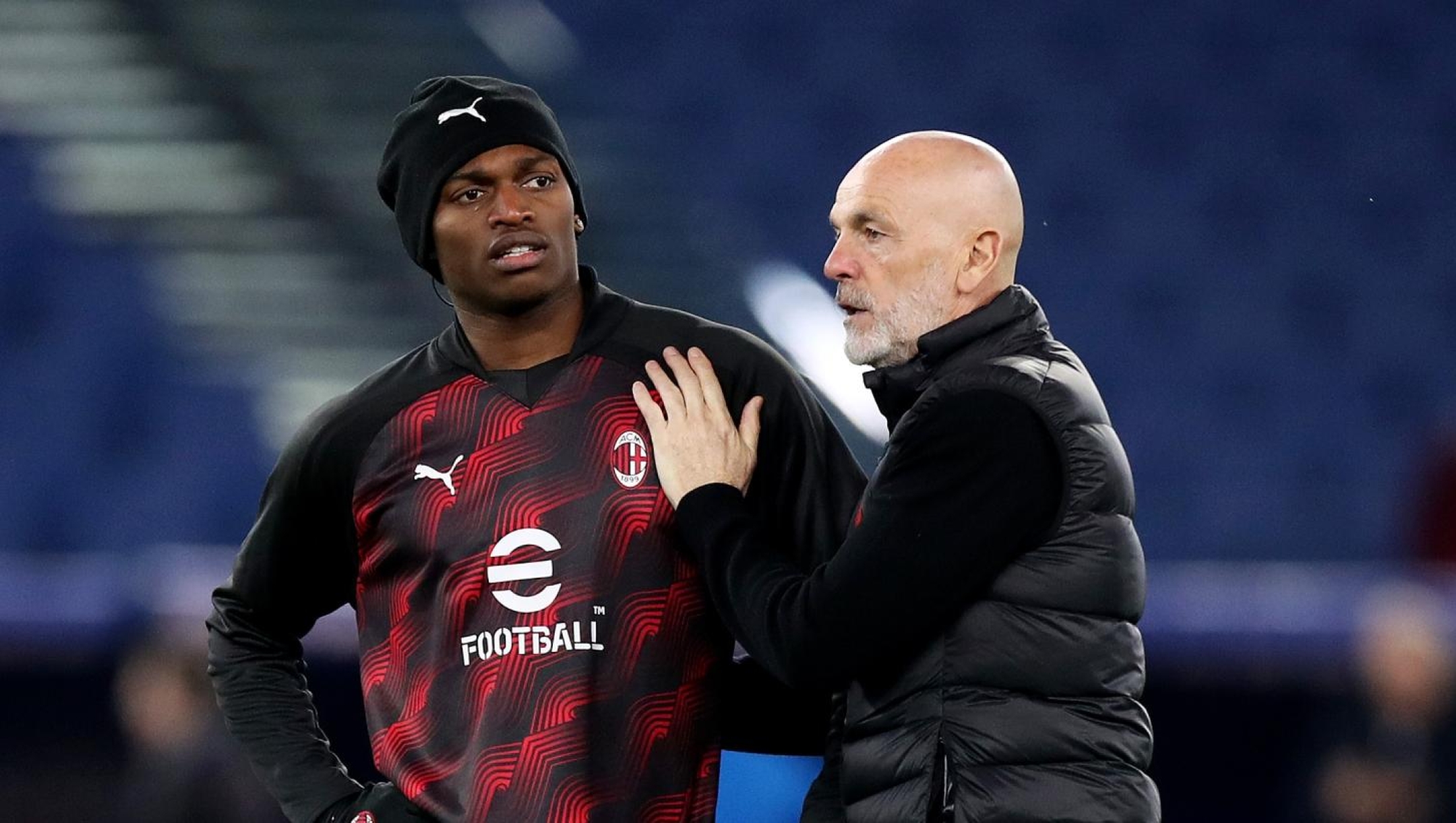 ROME, ITALY - MARCH 01: Rafael Leao of AC Milan speaks with  Stefano Pioli, Head Coach of AC Milan, prior to the Serie A TIM match between SS Lazio and AC Milan - Serie A TIM  at Stadio Olimpico on March 01, 2024 in Rome, Italy. (Photo by Paolo Bruno/Getty Images)
