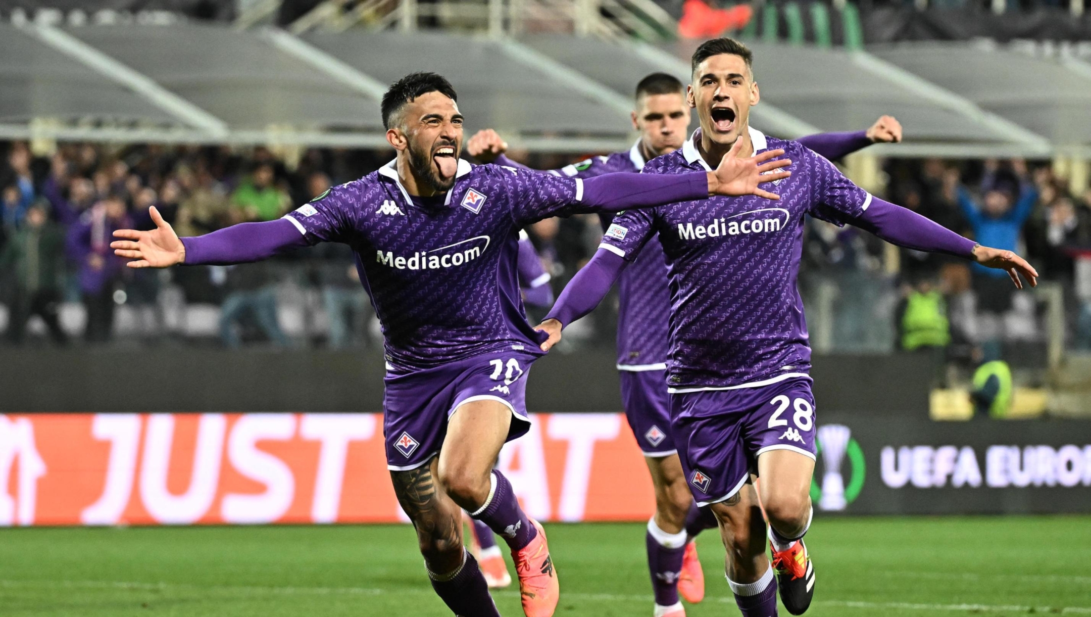 Fiorentina's foward Nicolas Gonzalez celebrate after scoring a goal during the UEFA Europa Conference League Quarter-finals 2nd leg soccer match between ACF Fiorentina and Viktoria Plzen at the at Artemio Franchi Stadium in Florence, Italy, 18 April 2024 ANSA/CLAUDIO GIOVANNINI