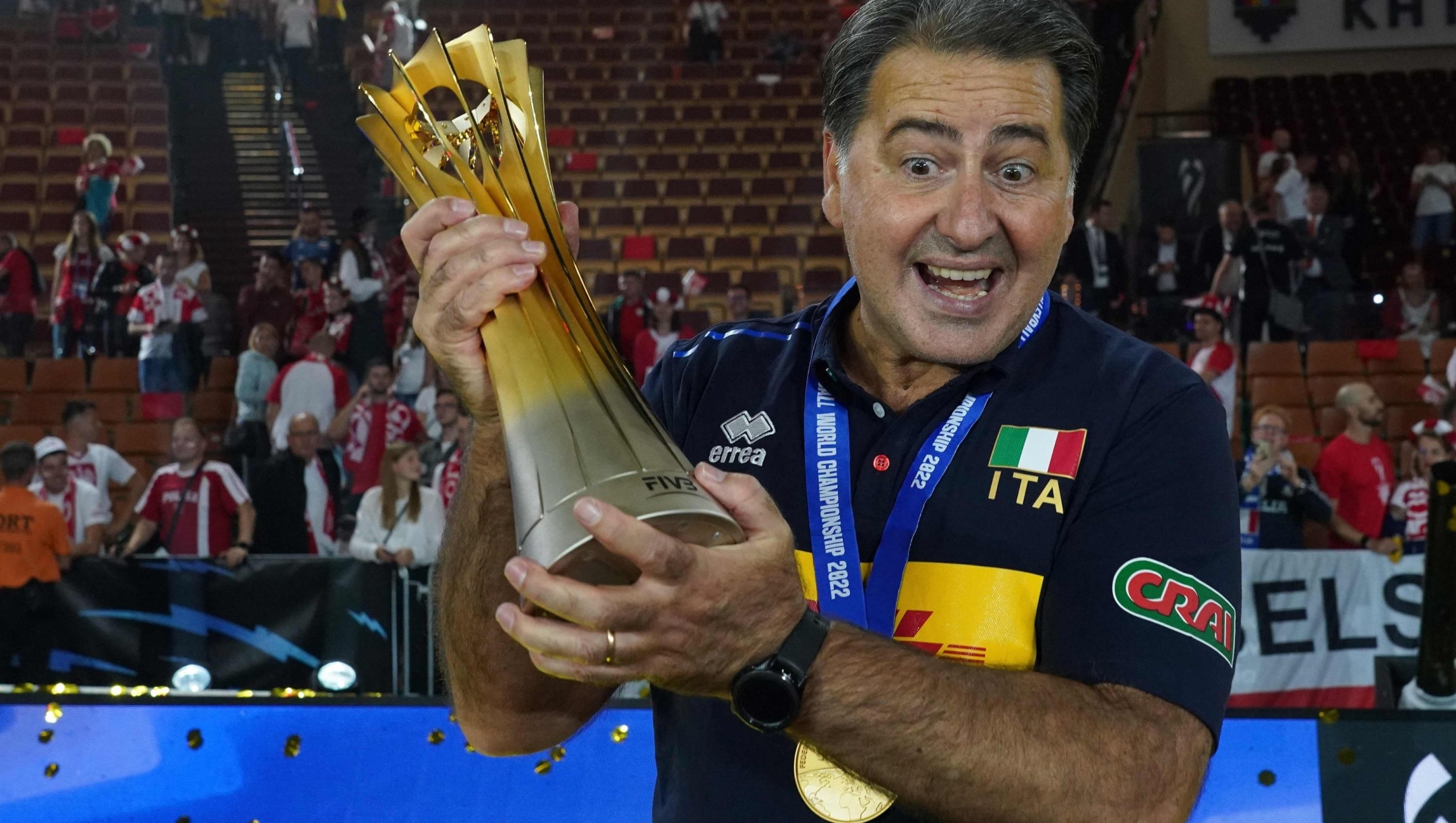 Italy's coach Ferdinando de Giorgi celebrates with the trophy after winning the Men's Volleyball World Championship final match between Poland and Italy in Katowice, Poland on September 11, 2022. (Photo by JANEK SKARZYNSKI / AFP)