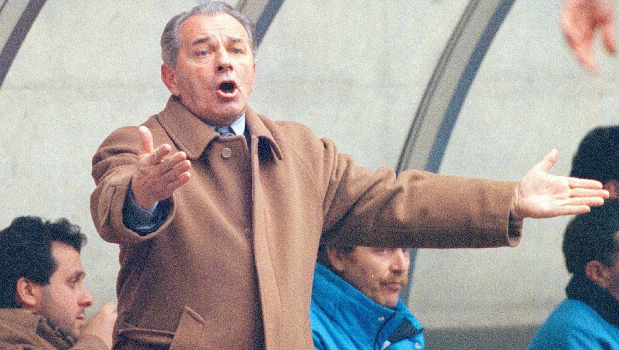 L'allenatore del Napoli, Vujadin Boskov, all'epoca allenatore del Napoli, durante la partita contro l'Inter in una immagine in una foto d'archivio dell'11 febbraio 1996 a Milano.