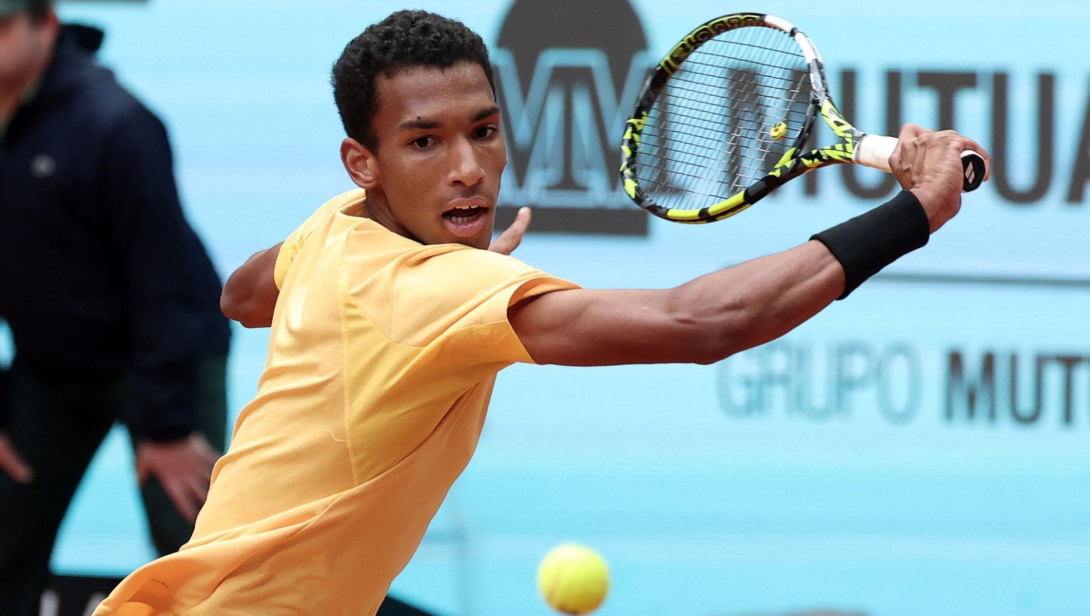 Canada's Felix Auger-Aliassime returns the ball to Norway's Casper Ruud during the 2024 ATP Tour Madrid Open tournament round of 16 tennis match at Caja Magica in Madrid on April 30, 2024. (Photo by Thomas COEX / AFP)