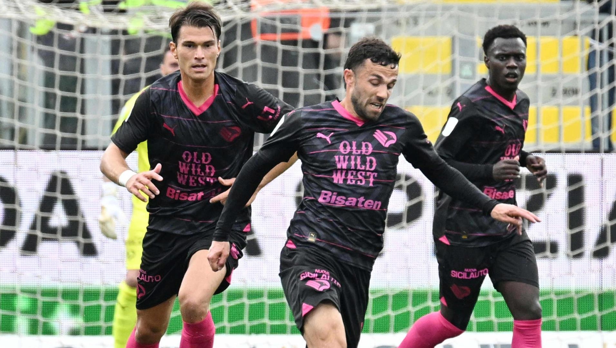 Spezia?s Salvatore Esposito fights for the ball during the Serie BKT soccer match between Spezia and Palermo at the Alberto Picco stadium in La Spezia, Italy - Wednesday, May 01, 2024 - Sport  Soccer (Photo by Tano Pecoraro/LaPresse)