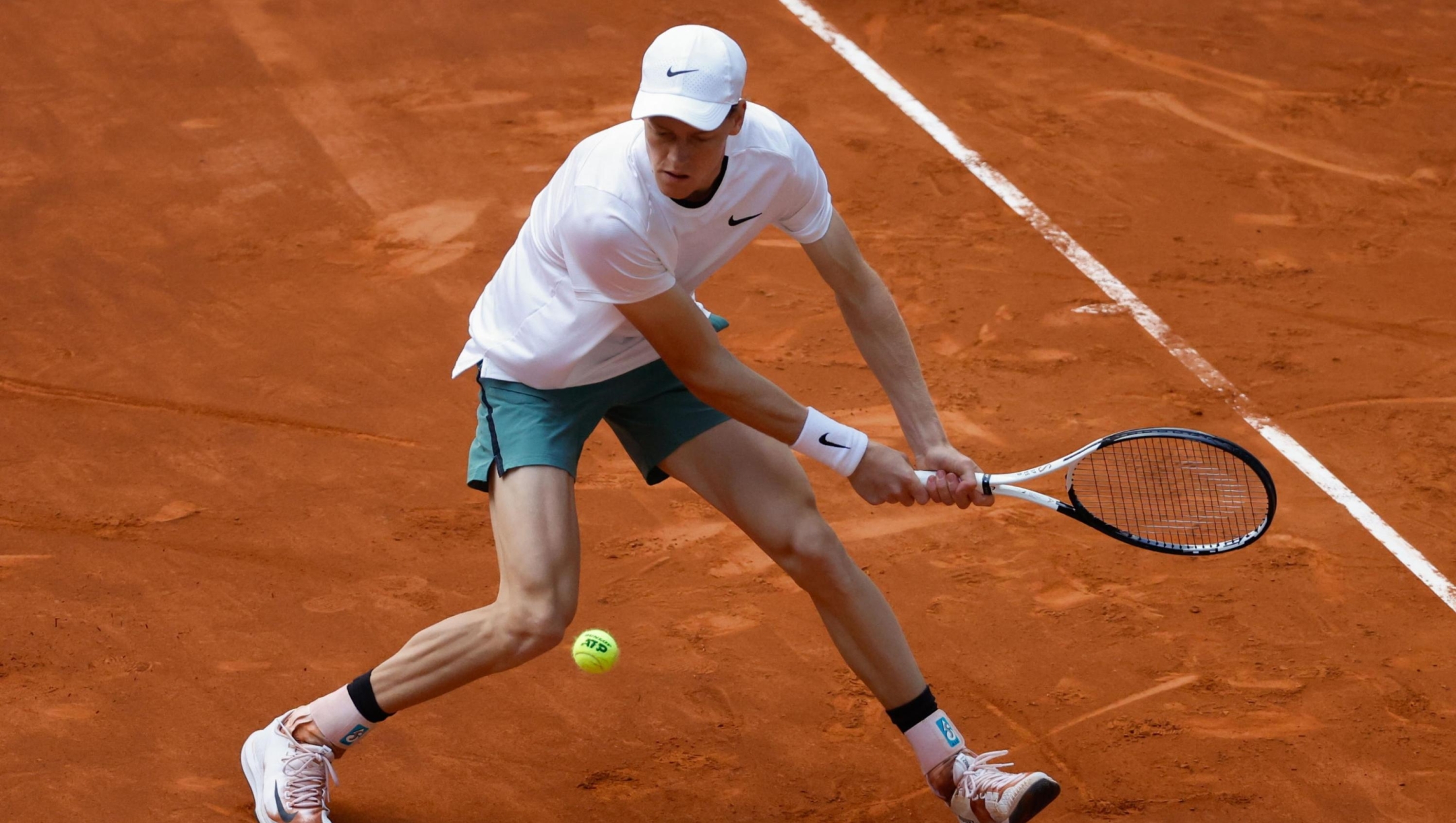 epa11310540 Jannik Sinner of Italy in action during his round of 16 match against Karen Khachanov of Russia at the Madrid Open tennis tournament in Madrid, Spain, 30 April 2024.  EPA/JUANJO MARTIN