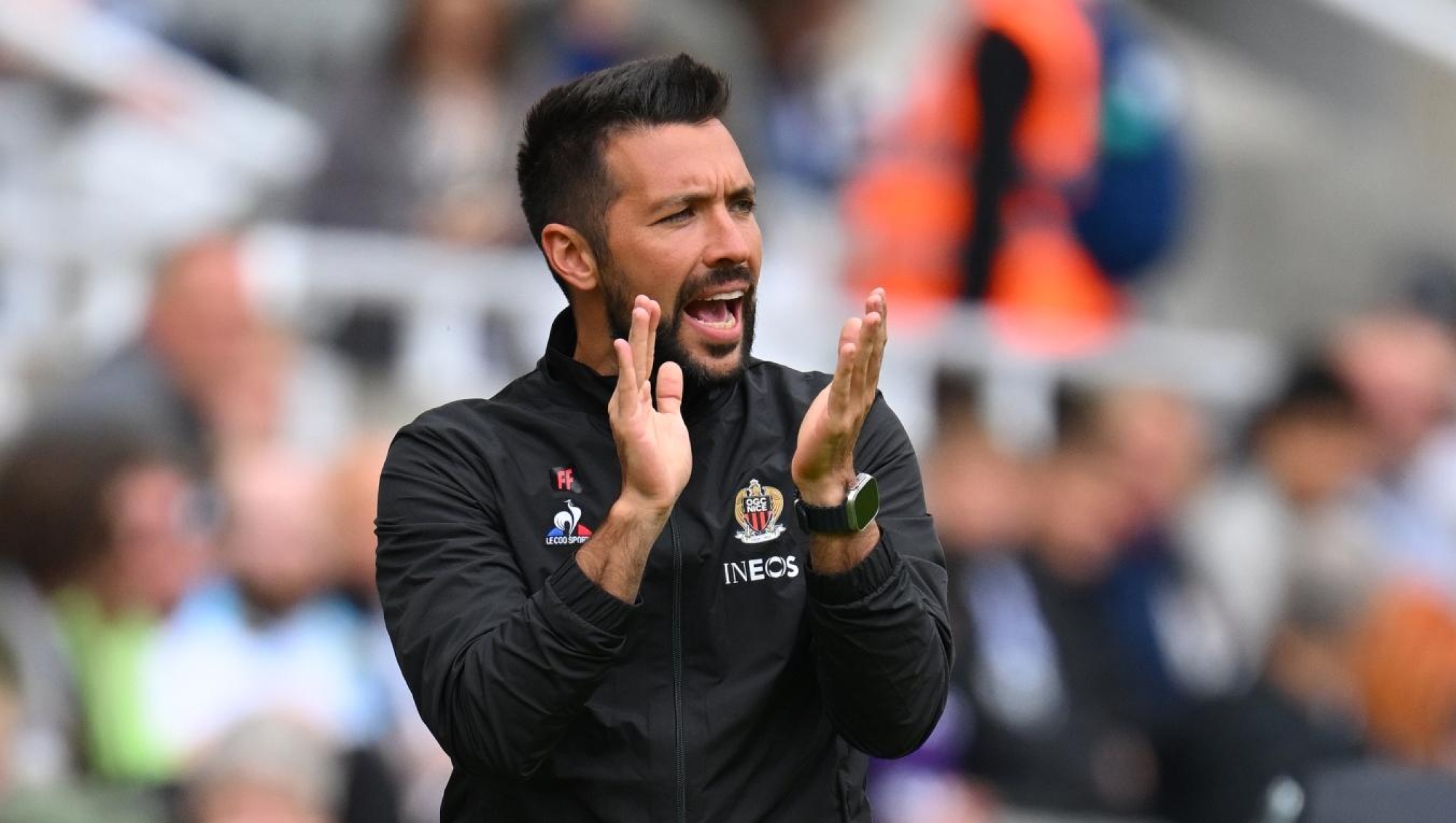 NEWCASTLE UPON TYNE, ENGLAND - AUGUST 06: Nice manager Francesco Farioli reacts during the pre-season friendly match between ACF Fiorentina and OGC Nice at St James' Park on August 06, 2023 in Newcastle upon Tyne, England. (Photo by Stu Forster/Getty Images)