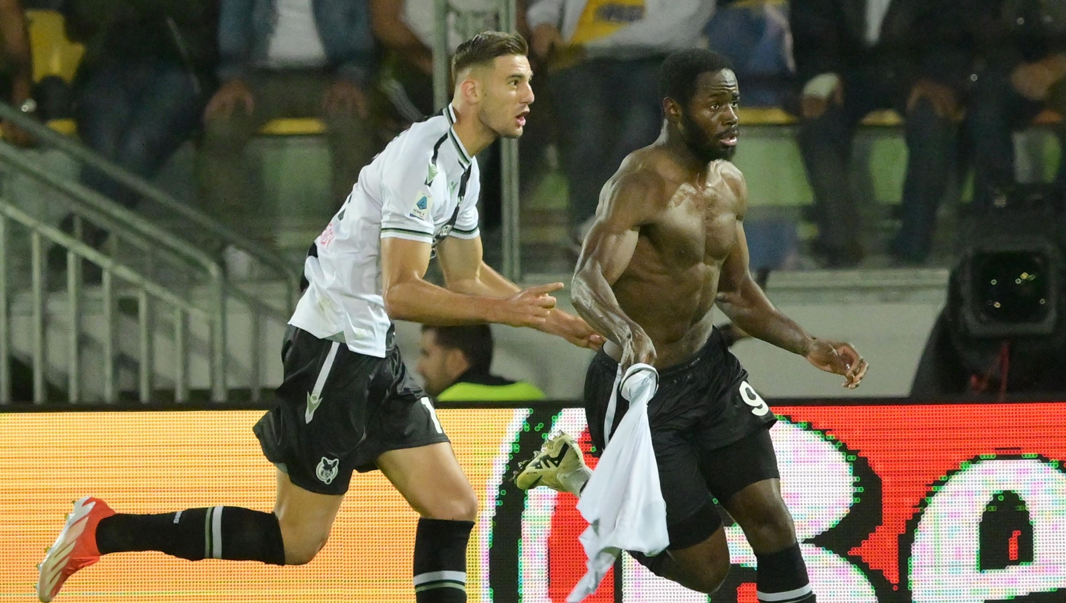 FROSINONE, ITALY - MAY 26: Keinan Davis (R) of Udinese Calcio celebrates after scorig opening goal during the Serie A TIM match between Frosinone Calcio and Udinese Calcio at Stadio Benito Stirpe on May 26, 2024 in Frosinone, Italy. (Photo by Giuseppe Bellini/Getty Images)