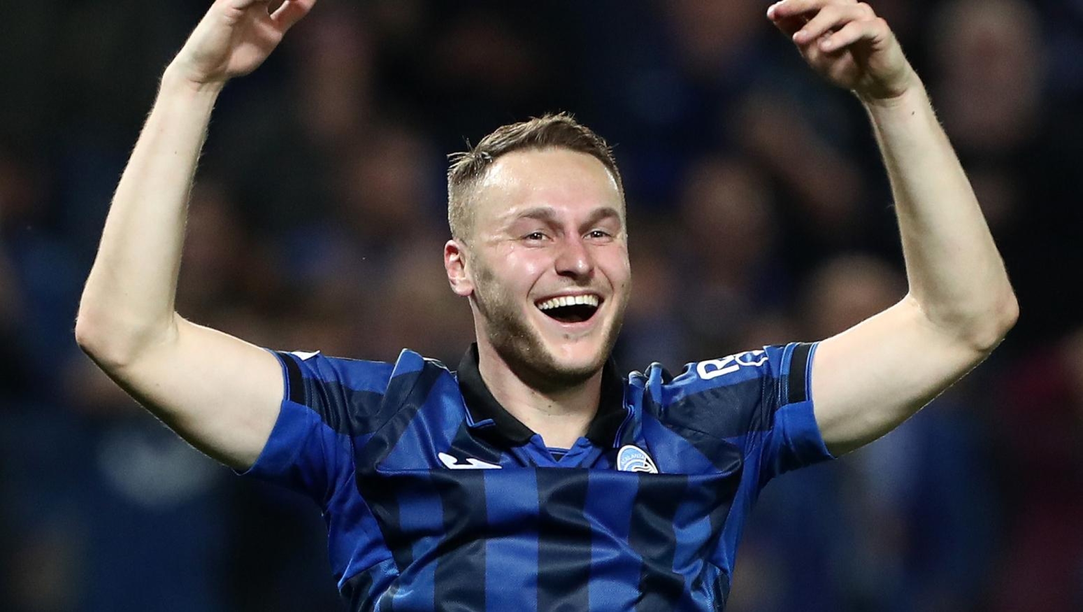BERGAMO, ITALY - MAY 09: Teun Koopmeiners of Atalanta BC celebrates after the team's victory and reaching the UEFA Europa League Final following the UEFA Europa League 2023/24 Semi-Final second leg match between Atalanta BC and Olympique de Marseille at Stadio Atleti Azzurri d'Italia on May 09, 2024 in Bergamo, Italy. (Photo by Marco Luzzani/Getty Images)
