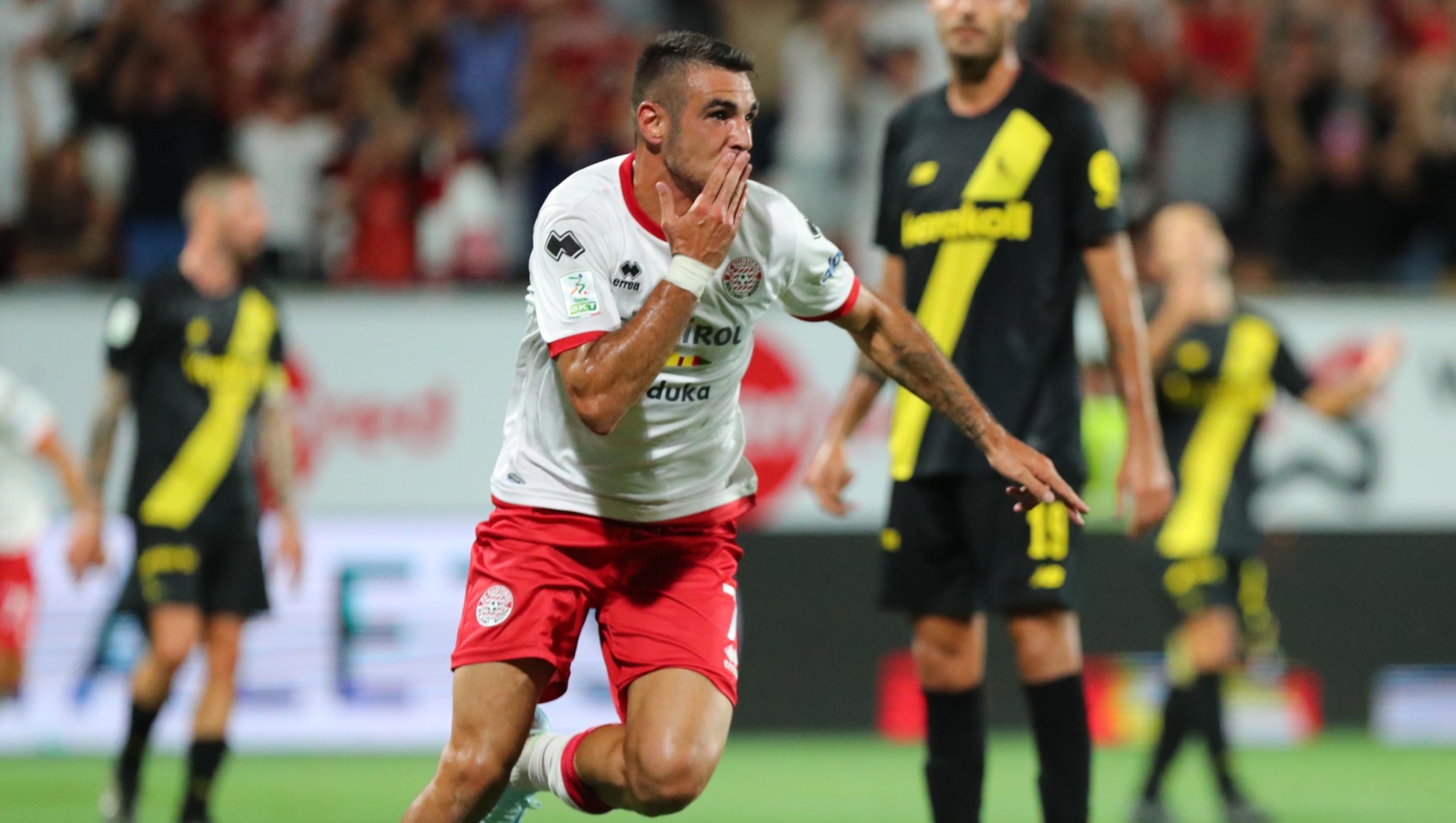 Matteo Rover momento del gol del 2-1 finale durante la partita tra Sud Tirol e Modena del Campionato italiano di calcio Serie BKT 2024/2025 - Stadio Druso a Bolzano, Italia - 17 Agosto 2024 - Sport calcio. (Photo by Emilio Bordoni/LaPresse)