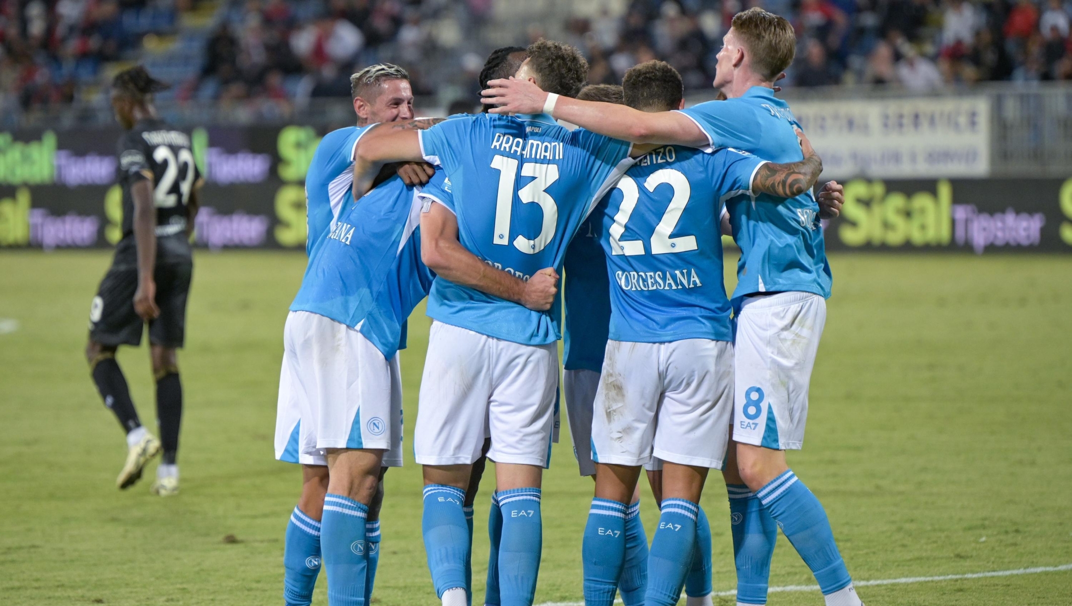 Napoli's defender Alessandro Buongiorno celebrates after scoring the goal for 0-4 during the Serie A soccer match between Cagliari Calcio and Napoli at the Unipol Domus in Cagliari, Sardinia -  Sunday, 15 September 2024. Sport - Soccer (Photo by Gianluca Zuddas/Lapresse)