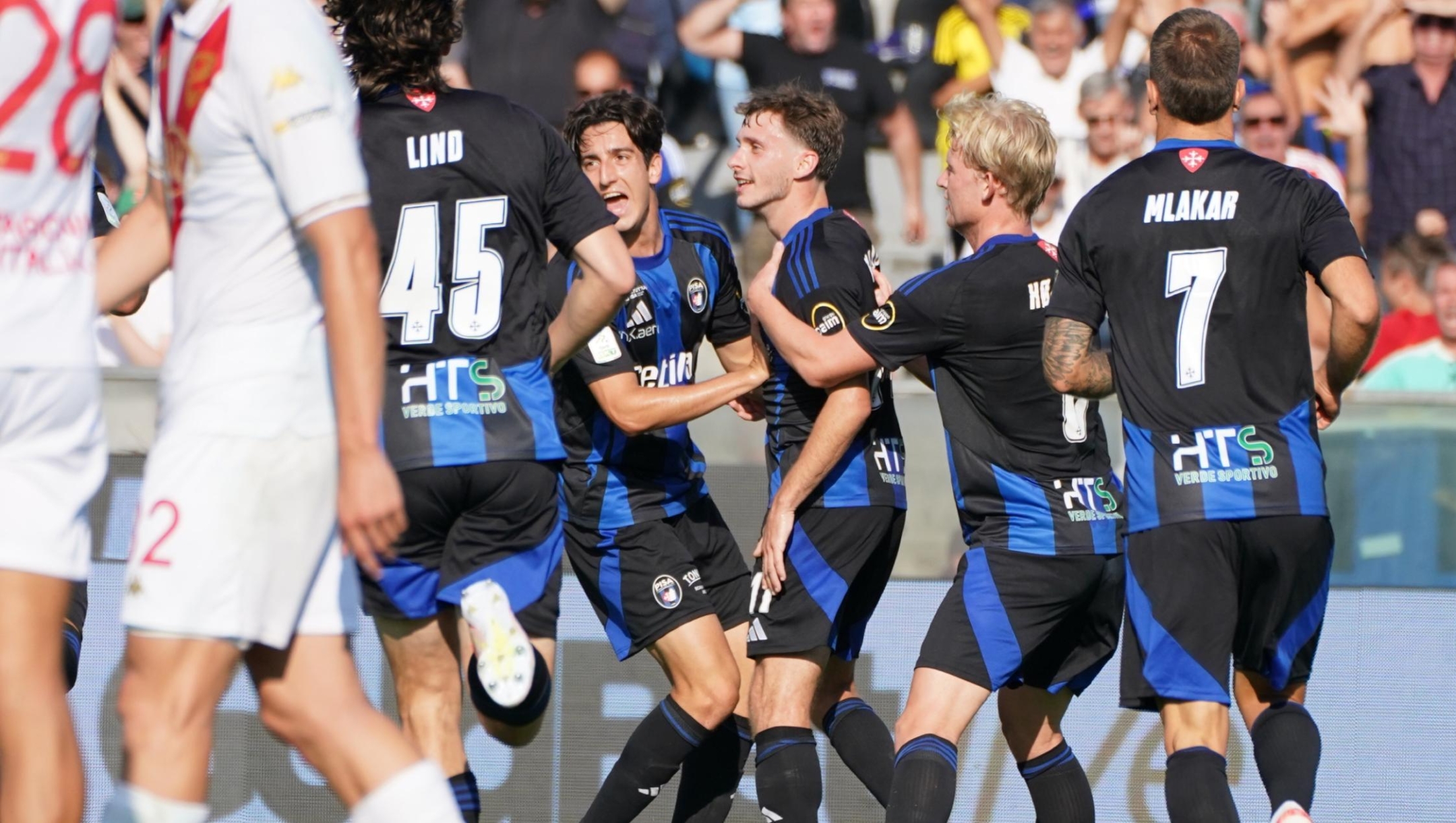 Pisa’s players celebrations after the goal of 2-1 of Matteo Tramoni during the Serie BKT soccer match between Pisa and Brescia at the Arena Garibaldi-Romeo Anconetani in Pisa (PI), center of Italy - Saturday, September 21, 2024. Sport - Soccer (Photo by Marco Bucco/La Presse)