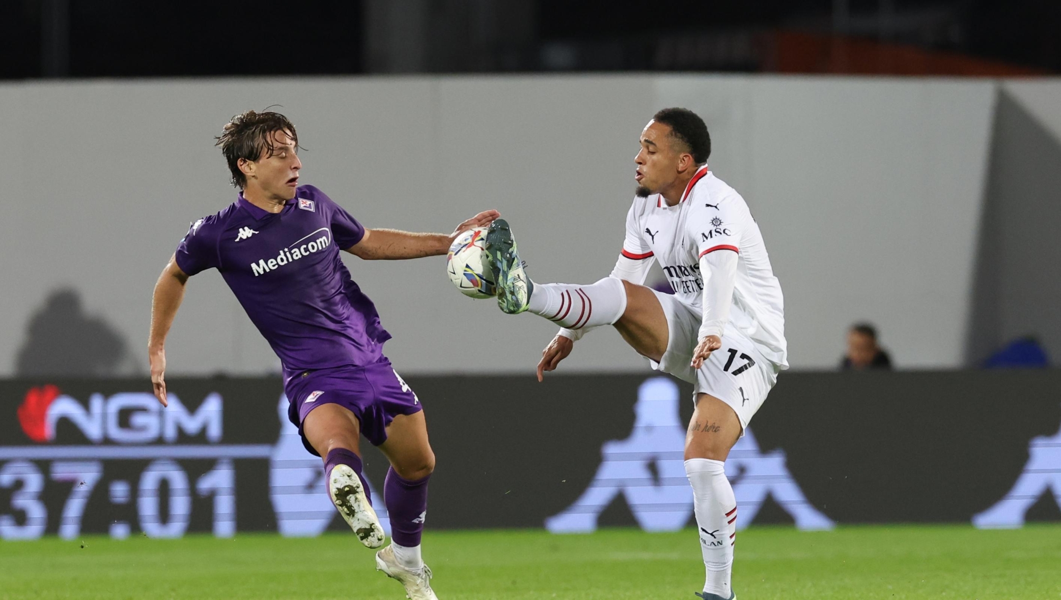 FLORENCE, ITALY - OCTOBER 06:  Noah Okafor of AC Milan in action during the Serie A match between Fiorentina and Milan at Stadio Artemio Franchi on October 06, 2024 in Florence, Italy. (Photo by Claudio Villa/AC Milan via Getty Images)