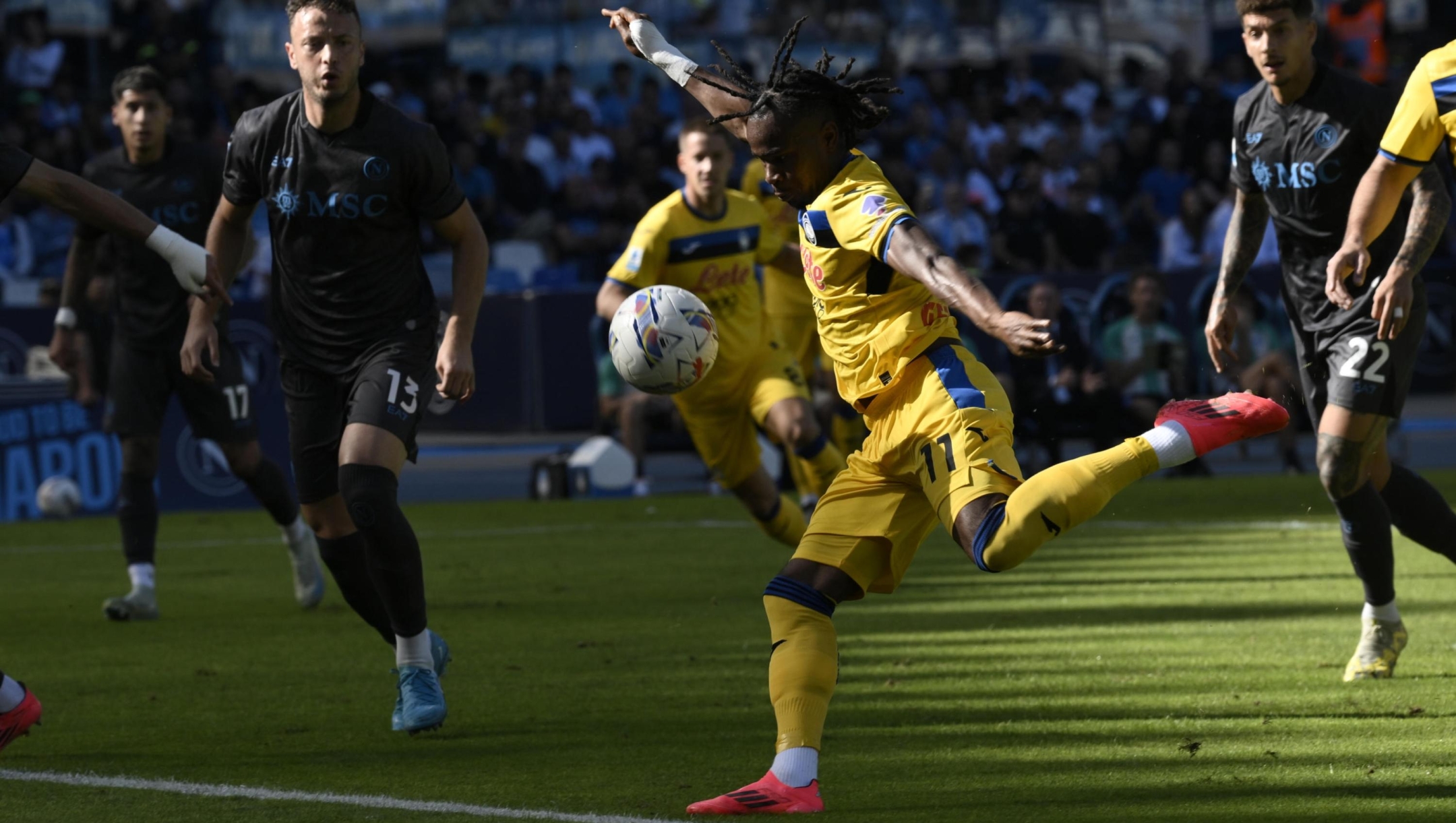 Atalanta?s forward Ademola Lookman  scores the goal   in action  during the Italian Serie A soccer match SSC Napoli vs US Atalanta  at Diego Armando Maradona stadium in Naples 3 november  2024 ANSA / CIRO FUSCO