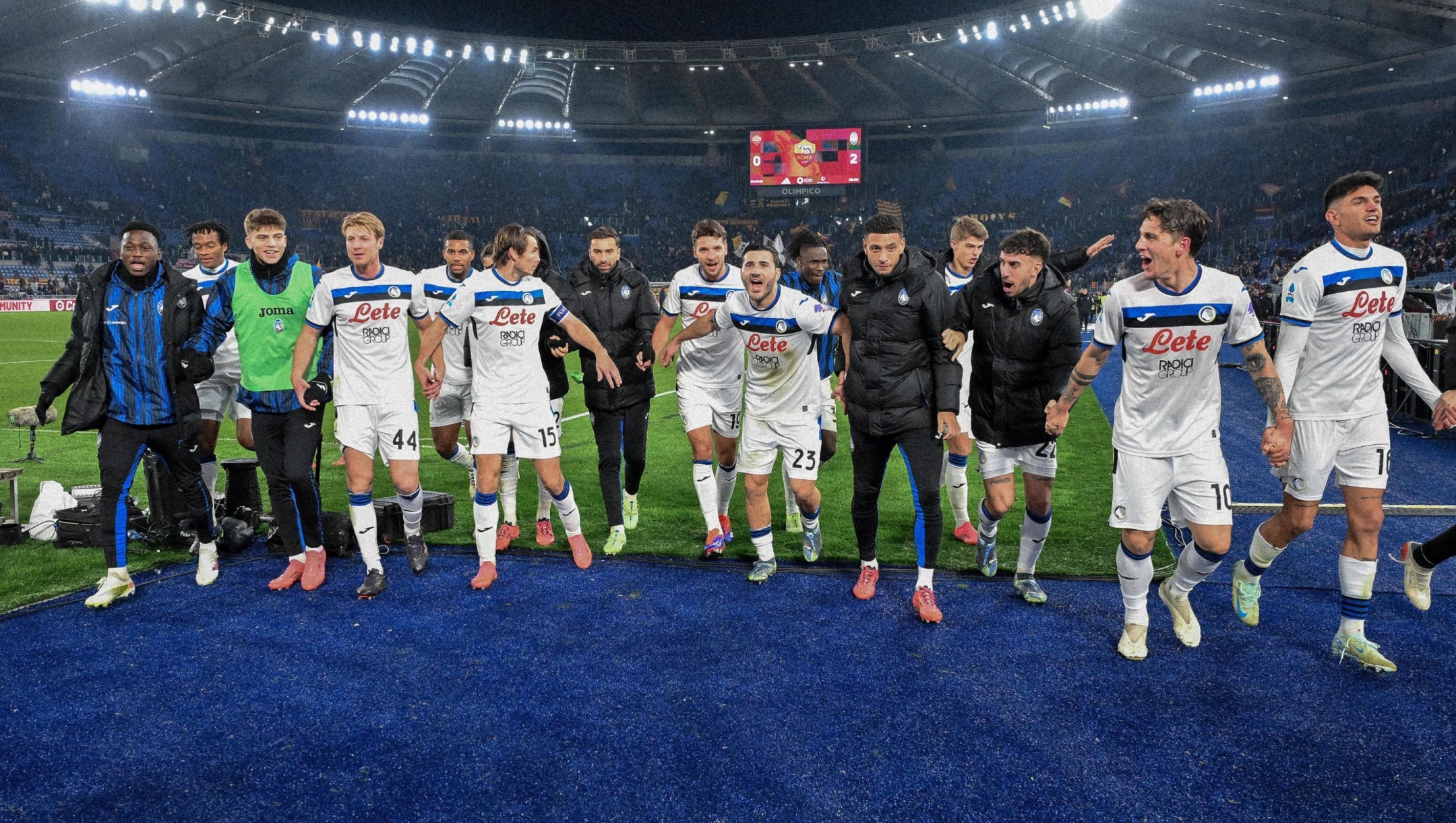 Atalanta's players celebrate the victory at the end of the Italian Serie A soccer match AS Roma vs Atalanta BC at Olimpico stadium in Rome, Italy, 02 December 2024. ANSA/ALESSANDRO DI MEO