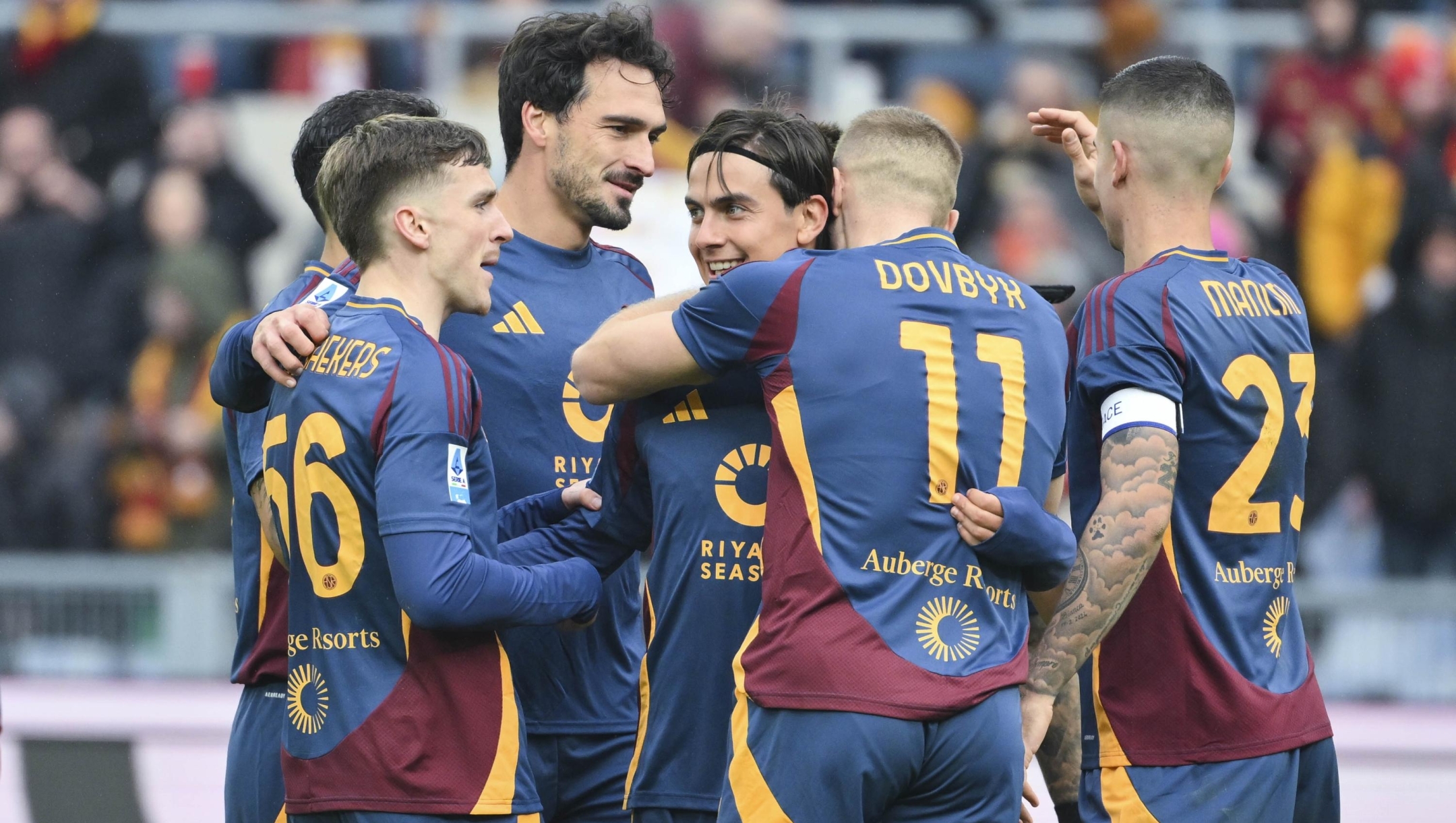 ROME, ITALY - DECEMBER 22: AS Roma players celebrate during the Serie A match between AS Roma and Parma at Stadio Olimpico on December 22, 2024 in Rome, Italy. (Photo by Luciano Rossi/AS Roma via Getty Images)