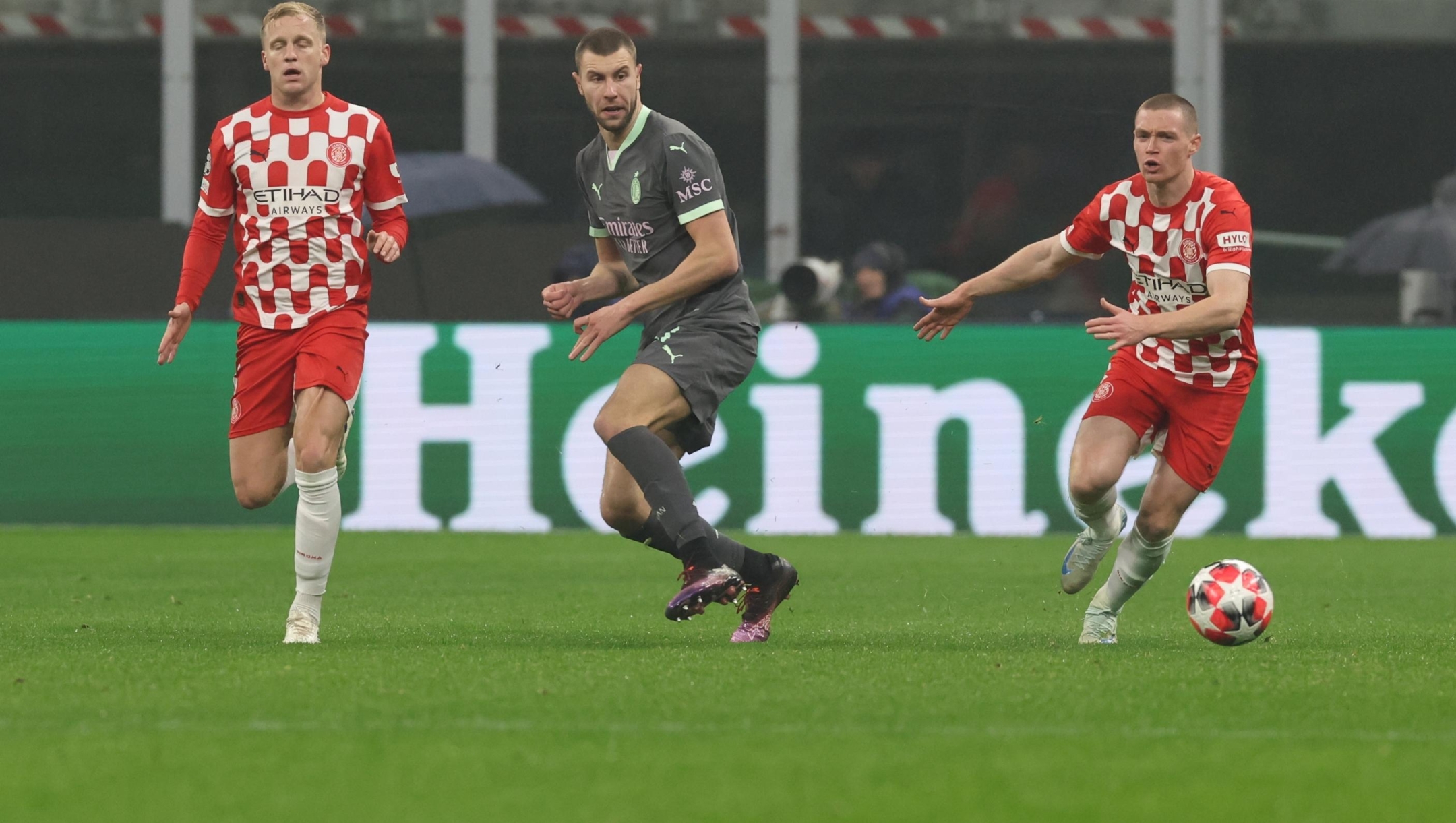 MILAN, ITALY - JANUARY 22:  Strahinja Pavlovic of AC Milan in action during the UEFA Champions League 2024/25 League Phase MD7 match between AC Milan and Girona FC at Stadio San Siro on January 22, 2025 in Milan, Italy. (Photo by Claudio Villa/AC Milan via Getty Images)