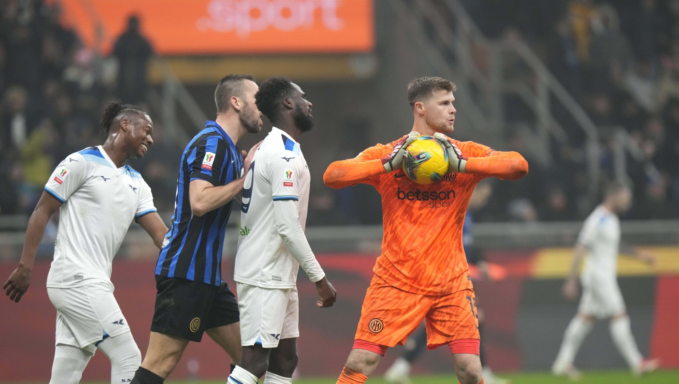 Inter Milan's goalkeeper Josep Martinez, right, in action during an Italian Cup quarter final soccer match between Inter Milan and Lazio, at the San Siro stadium in Milan, Italy, Tuesday, Feb. 25, 2025. (AP Photo/Luca Bruno)