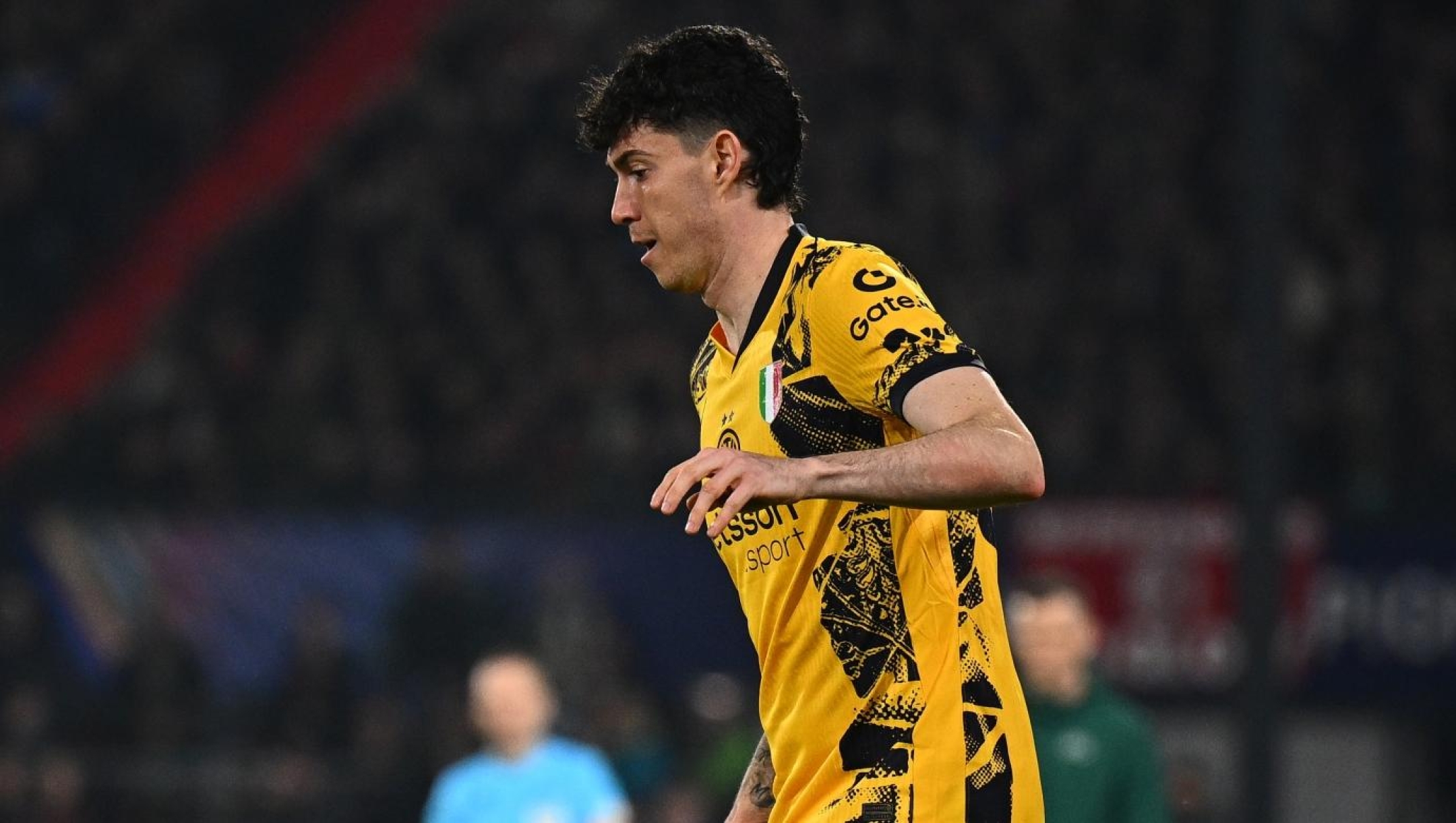 ROTTERDAM, NETHERLANDS - MARCH 05:  Alessandro Bastoni of FC Internazionale in action during the UEFA Champions League 2024/25 UEFA Champions League 2024/25 Round of 16 first leg match between Feyenoord and FC Internazionale Milano at De Kuip on March 05, 2025 in Rotterdam, Netherlands. (Photo by Mattia Ozbot - Inter/Inter via Getty Images)