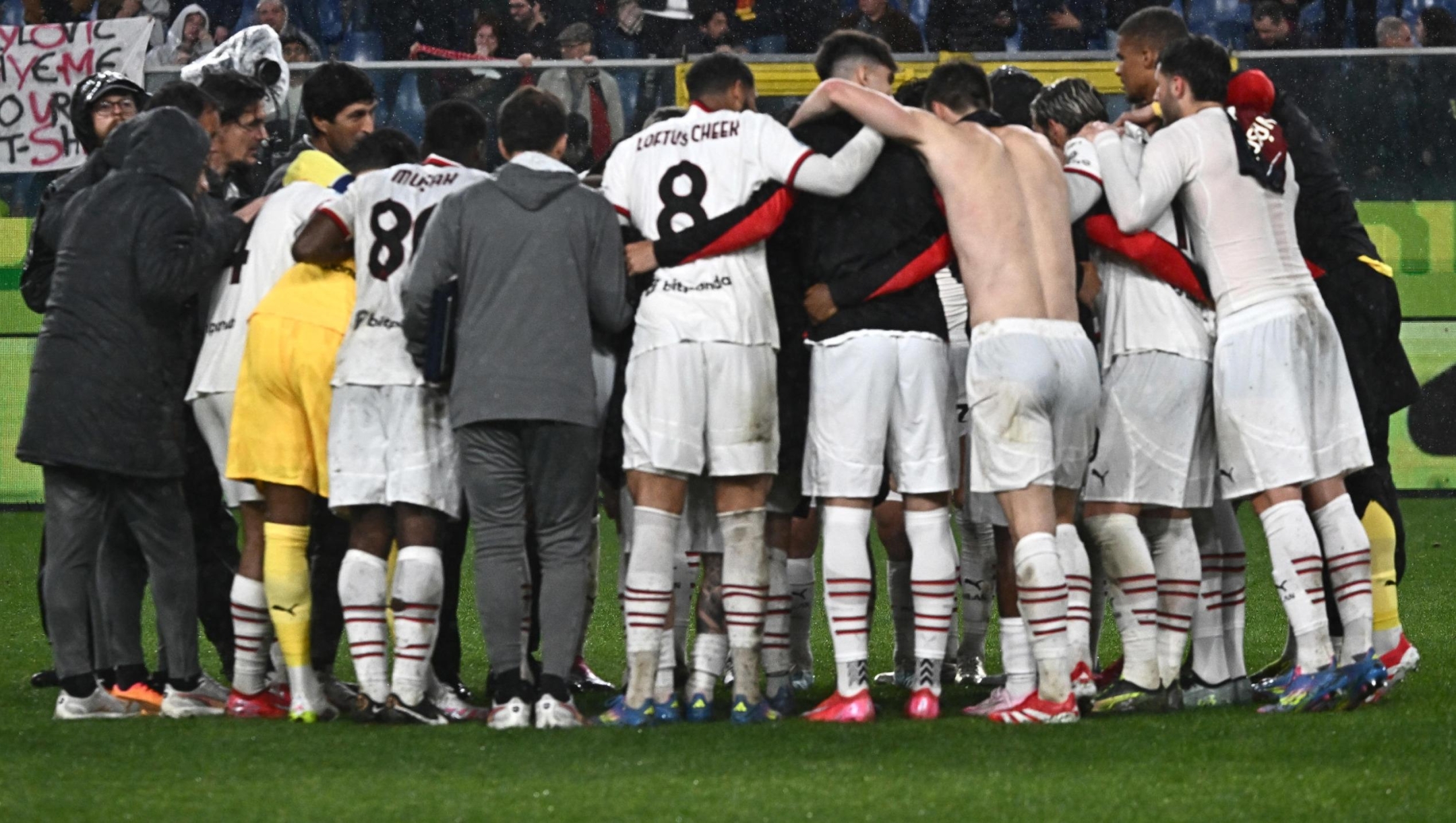 Milan's players jubilates after the end of the Italian Serie A soccer match, Genoa CFC vs Ac Milan at Luigi Ferraris stadium in Genoa, Italy, 05 may 2025.
ANSA/LUCA ZENNARO