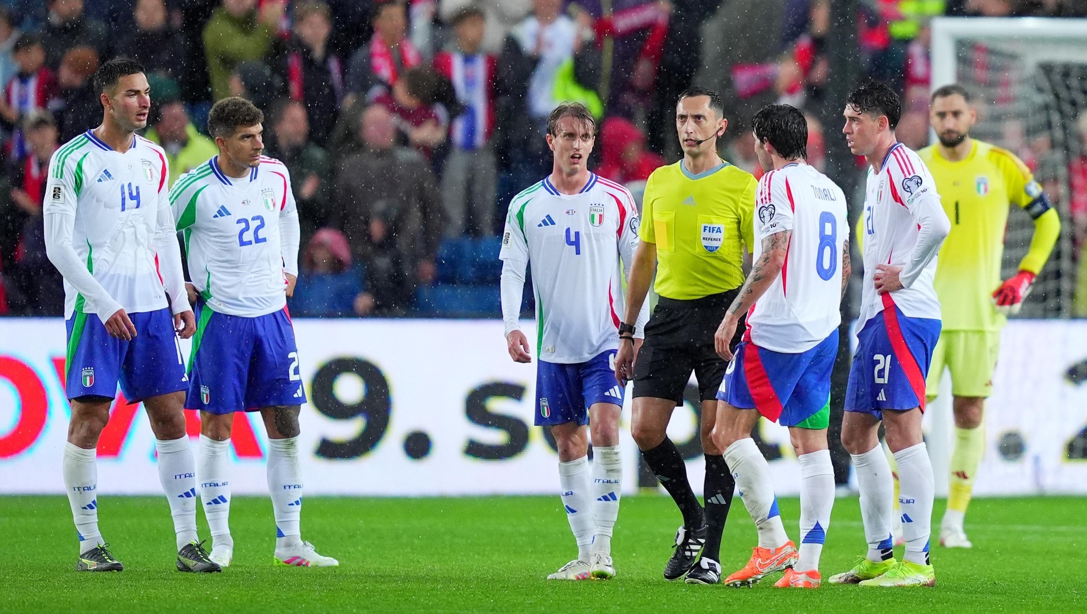 Italy's team during the 2026 World Cup qualifiers soccer match between Norway and Italy at Ullevaal Stadium in Oslo , Norway - Friday June 06, 2025 . Sport - Soccer (Photo by Spada/LaPresse)