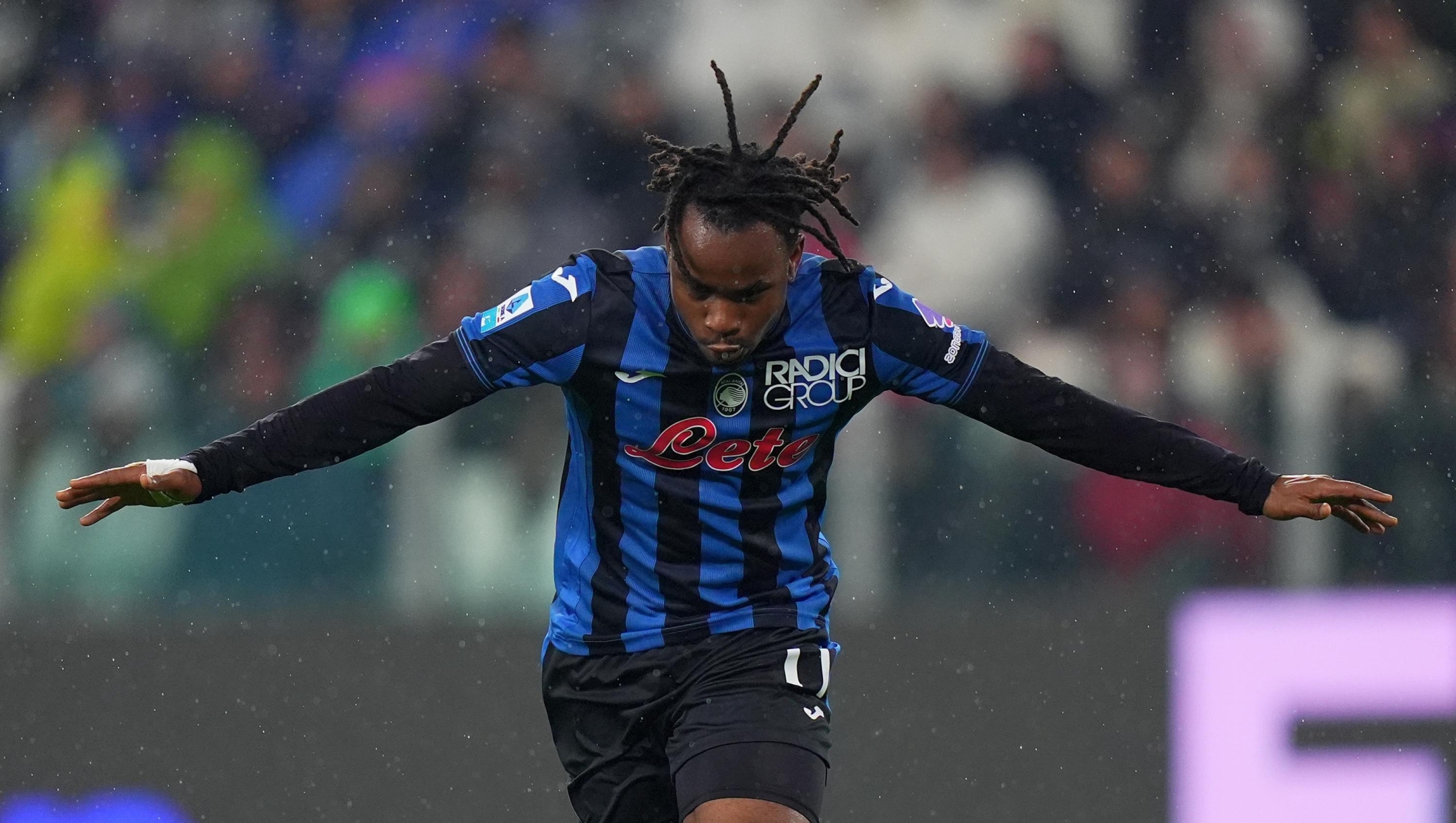 Atalanta?s Ademola Lookman celebrates after scoring 0-4 during the Serie A soccer match between Juventus and Atalanta at Allianz Stadium in Turin , North Italy - Sunday , March 09 , 2025 . Sport - Soccer . (Photo by Spada/LaPresse)