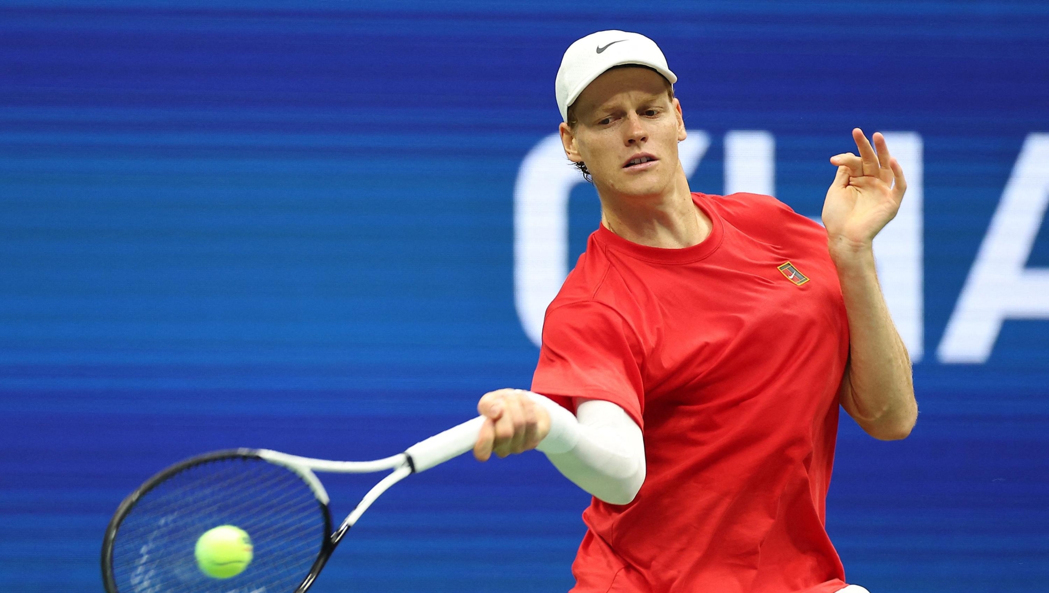 Jannik Sinner of Italy returns a ball during a practice session ahead of the 2025 US Open at USTA Billie Jean King National Tennis Center on August 21, 2025 in the Queens borough of New York City. Sarah Stier/Getty Images/AFP (Photo by Sarah Stier / GETTY IMAGES NORTH AMERICA / Getty Images via AFP)