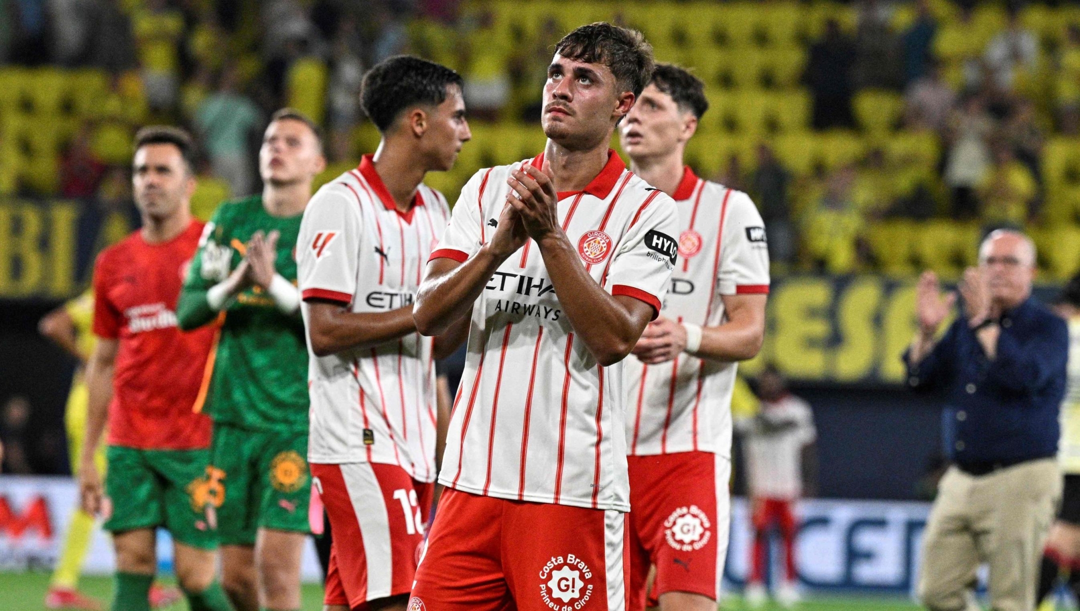 Girona's players applaud at the end of the Spanish league football match between Villarreal CF and Girona FC at La Ceramica Stadium in Vila-real on August 24, 2025. Villarreal won 5-0. (Photo by Jose JORDAN / AFP)