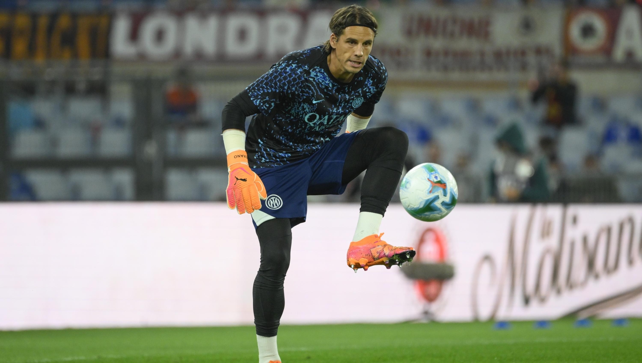 Inter Milan's goalkeeper Yann Sommer during the Serie A Enilive soccer match between AS Roma and Inter FC Internazionale at the Rome's Olympic stadium, Italy - Saturday, October 18, 2025. Sport - Soccer. (Photo by Fabrizio Corradetti / LaPresse)
