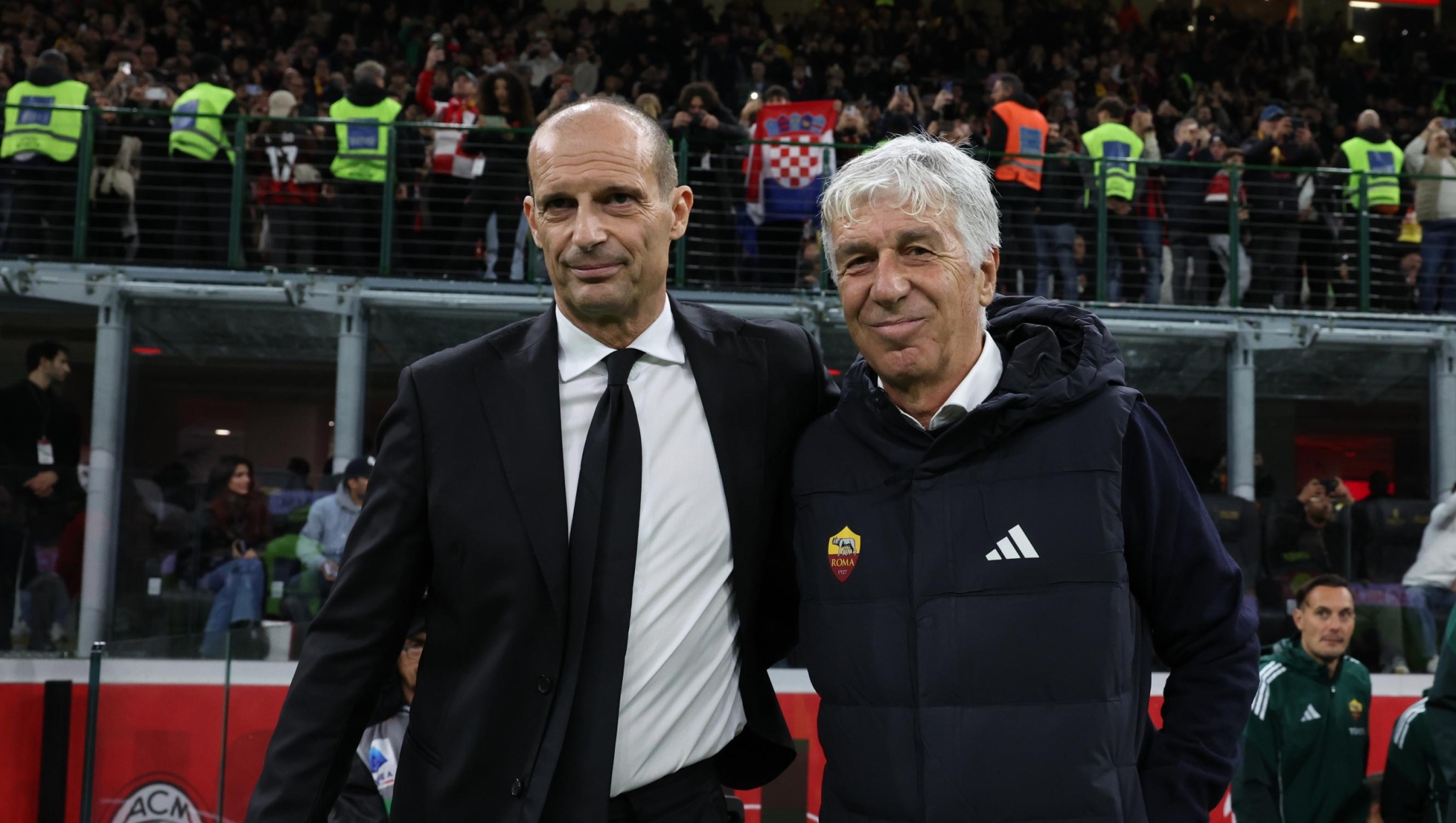   Head coach of AC Milan Massimiliano Allegri shakes the hand with head coach of AS Roma Gian Piero Gasperini before the Serie A match between AC Milan and AS Roma at Giuseppe Meazza Stadium on November 02, 2025 in Milan, Italy. (Photo by Claudio Villa/AC Milan via Getty Images)