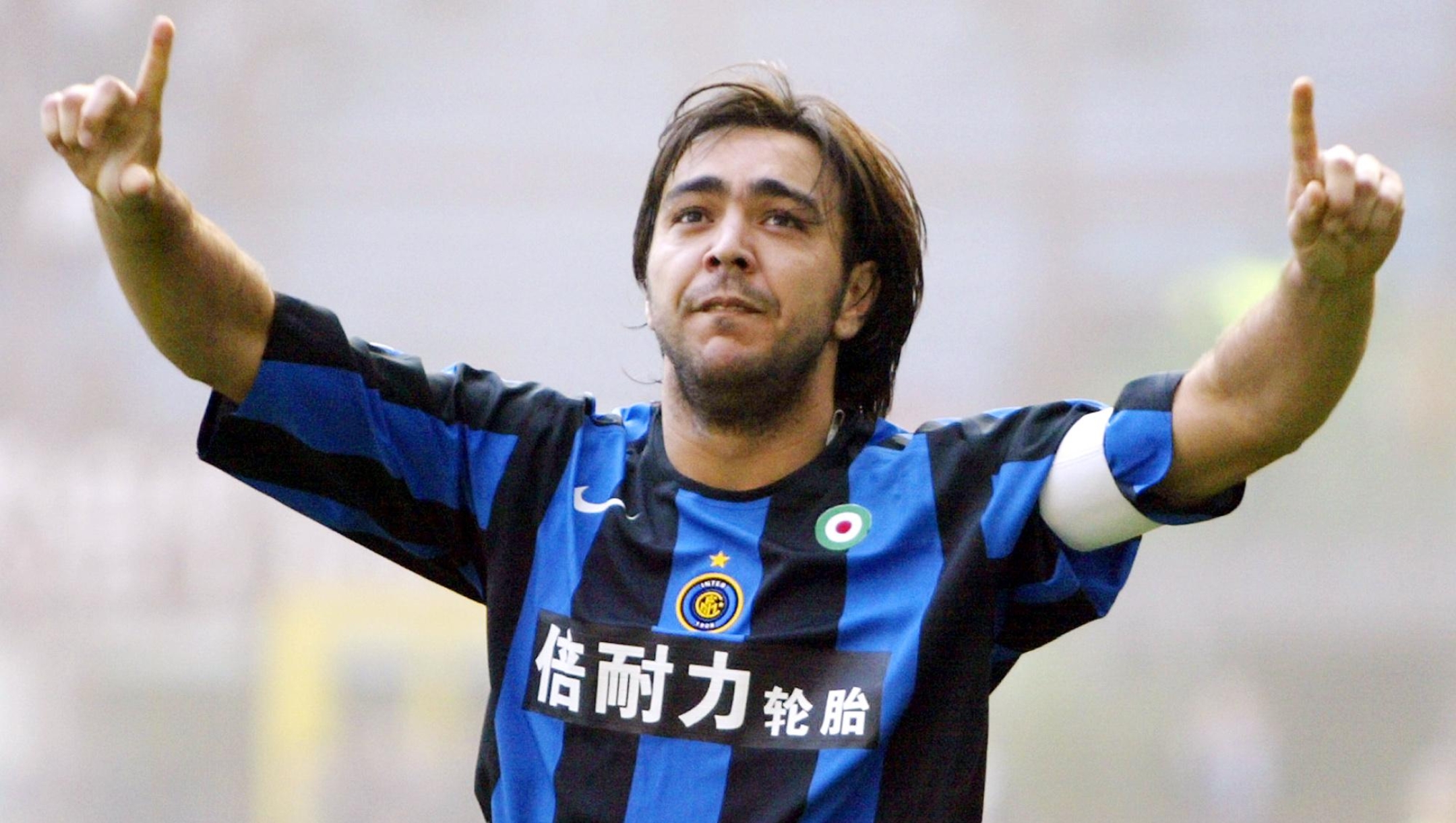 Inter of Milan forward Alvaro Recoba, of Uruguay, celebrates after scoring against Livorno during the Italian major league  soccer match at the San Siro stadium in Milan, Italy, Sunday, Oct.16, 2005. (AP Photo/Luca Bruno)