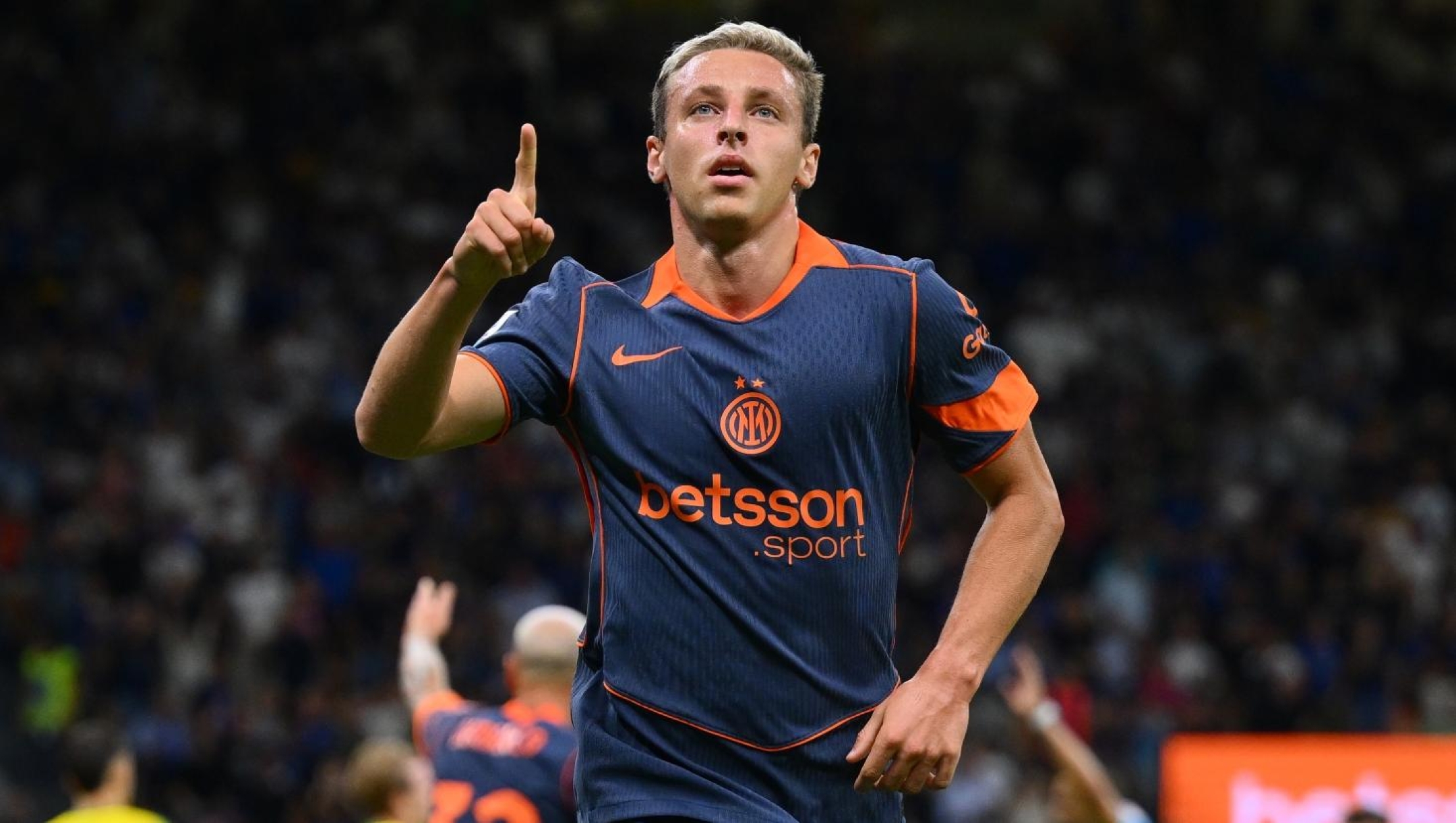   Davide Frattesi of FC Internazionale in action during the Serie A match between FC Internazionale and US Sassuolo Calcio at Giuseppe Meazza Stadium on September 21, 2025 in Milan, Italy. (Photo by Mattia Pistoia - Inter/Inter via Getty Images)