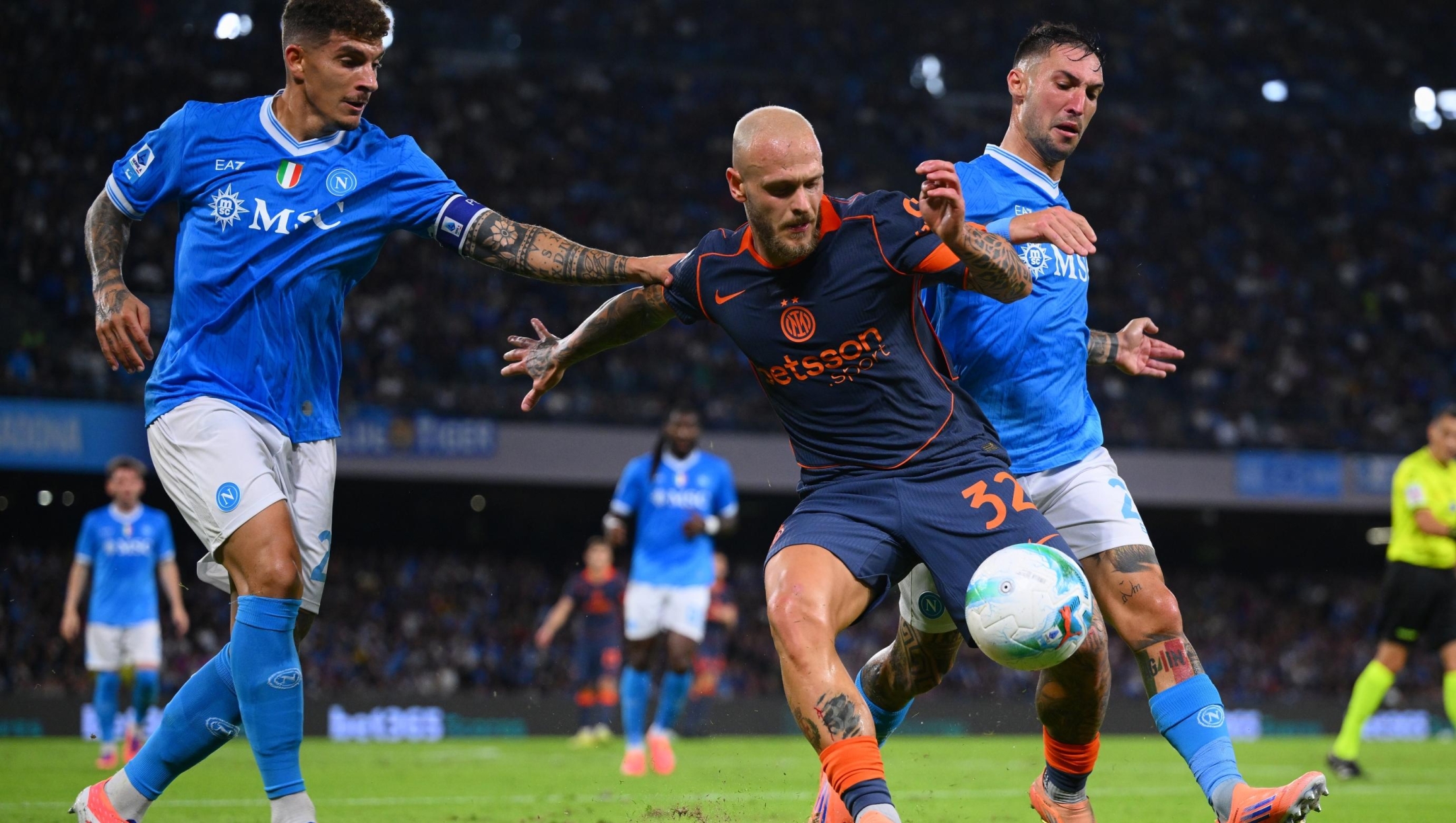   Federico Dimarco of FC Internazionale in action during the Serie A match between SSC Napoli and FC Internazionale at Stadio Diego Armando Maradona on October 25, 2025 in Naples, Italy. (Photo by Mattia Pistoia - Inter/Inter via Getty Images)
