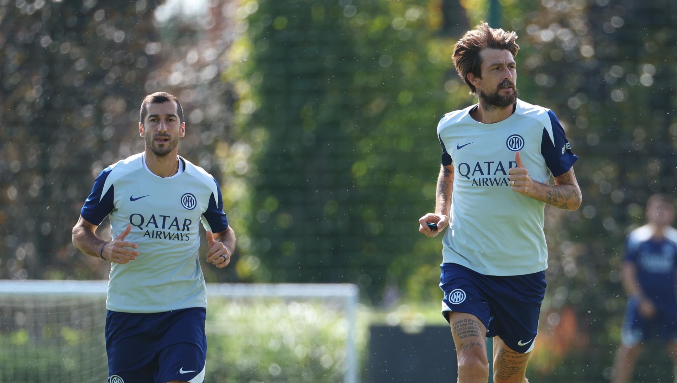  Henrikh Mkhitaryan of FC Internazionale, Francesco Acerbi of FC Internazionale and Lautaro Martinez of FC Internazionale in action during the FC Internazionale training session at BPER Training Centre at Appiano Gentile on September 15, 2025 in Como, Italy.  (Photo by Francesco Scaccianoce - Inter/Inter via Getty Images)