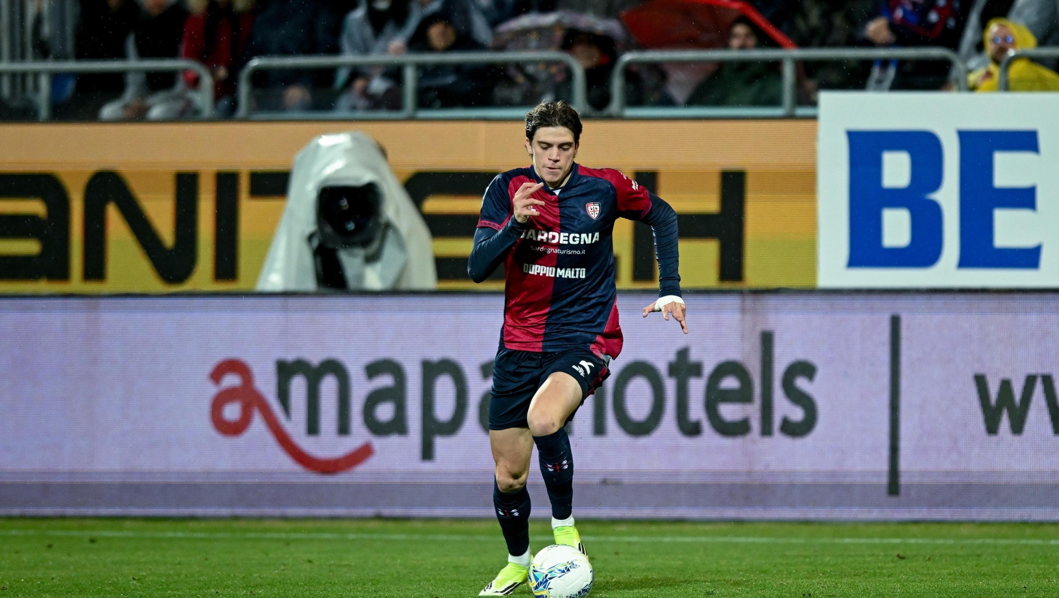 Cagliari's Marco Palestra in action during the Serie A soccer match between Cagliari Calcio and Hellas Verona at the Unipol Domus in Cagliari, Sardinia -  Saturday, 31st January 2026. Sport - Soccer (Photo by Gianluca Zuddas/Lapresse)