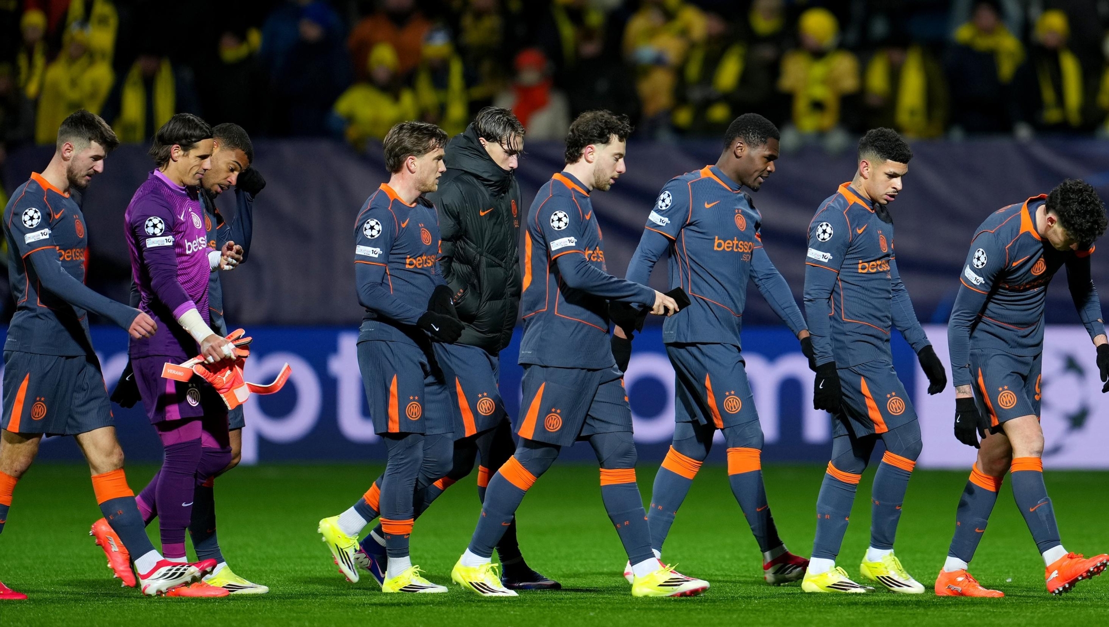  FC Internazionale Milano players look dejected following defeat in the UEFA Champions League 2025/26 League Knockout Play-off First Leg match between FK Bodo/Glimt and FC Internazionale Milano at Aspmyra Stadion on February 18, 2026 in Bodo, Norway. (Photo by Martin Ole Wold/Getty Images)