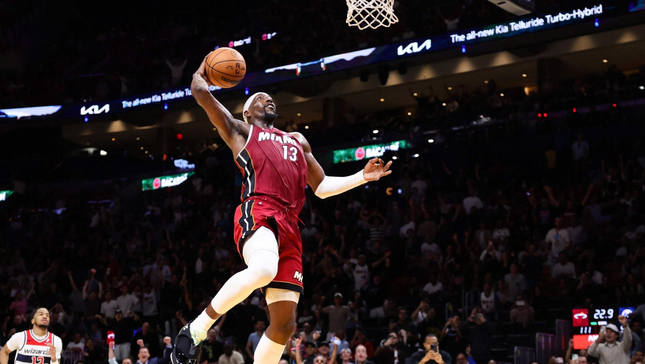  Bam Adebayo #13 of the Miami Heat dunks the ball against the Washington Wizards during the third quarter of the game at Kaseya Center on March 10, 2026 in Miami, Florida. NOTE TO USER: User expressly acknowledges and agrees that, by downloading and or using this photograph, User is consenting to the terms and conditions of the Getty Images License Agreement.   Megan Briggs/Getty Images/AFP (Photo by Megan Briggs / GETTY IMAGES NORTH AMERICA / Getty Images via AFP)